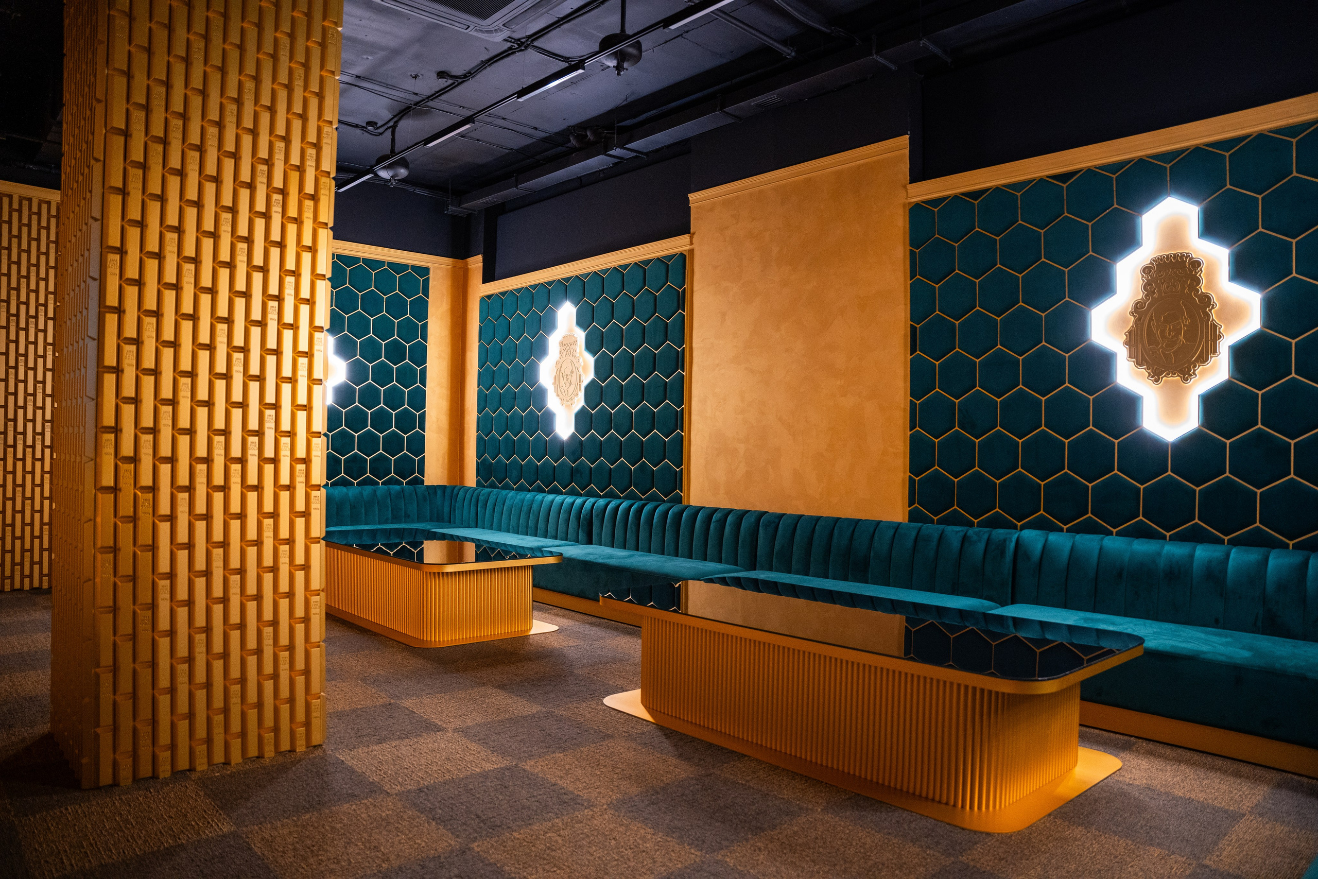 Фотосъемка интерьера стриптиз-клуба Hefner — элитный клуб Краснодара. Интерьерная фотосъемка клуба Hefner в Краснодаре — профессионально. Шедевры для Вас! Фотограф и Видеограф в Краснодаре Пахиев Руслан