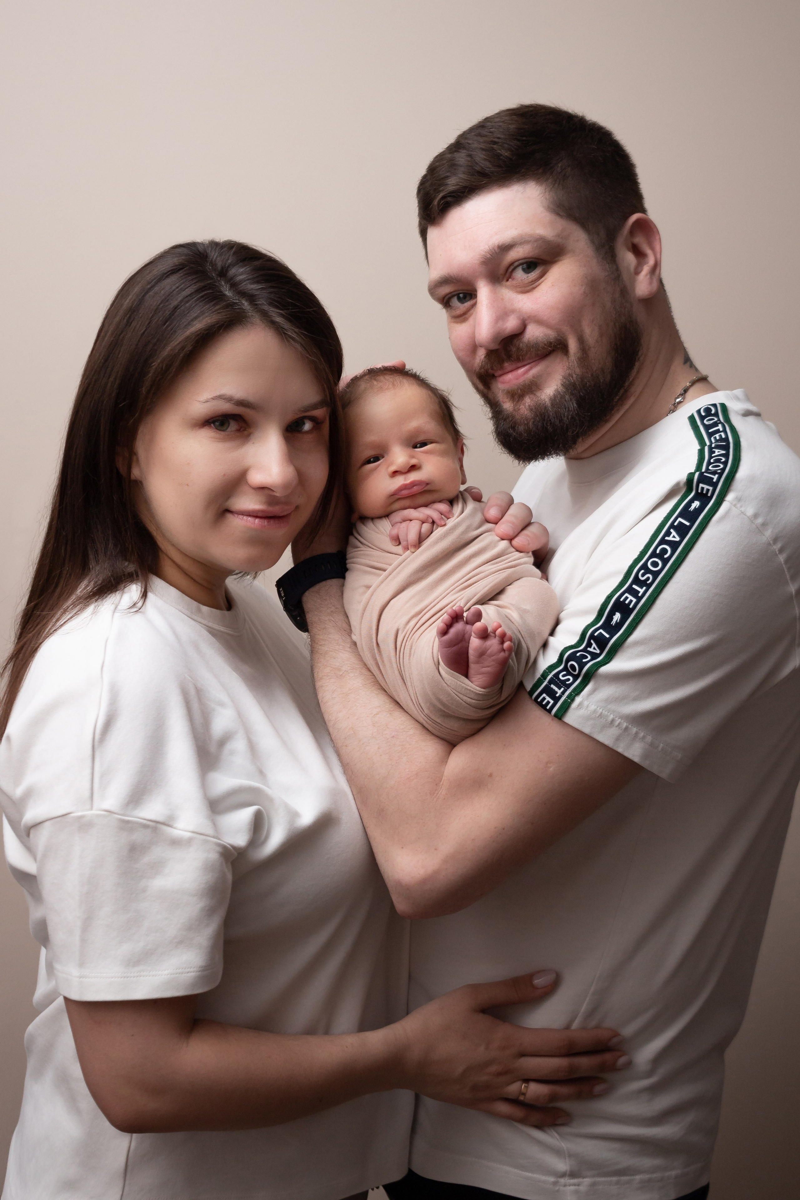 Кадры малыша с родителями. Фотограф новорождённых Анапа Елена Кушнарь