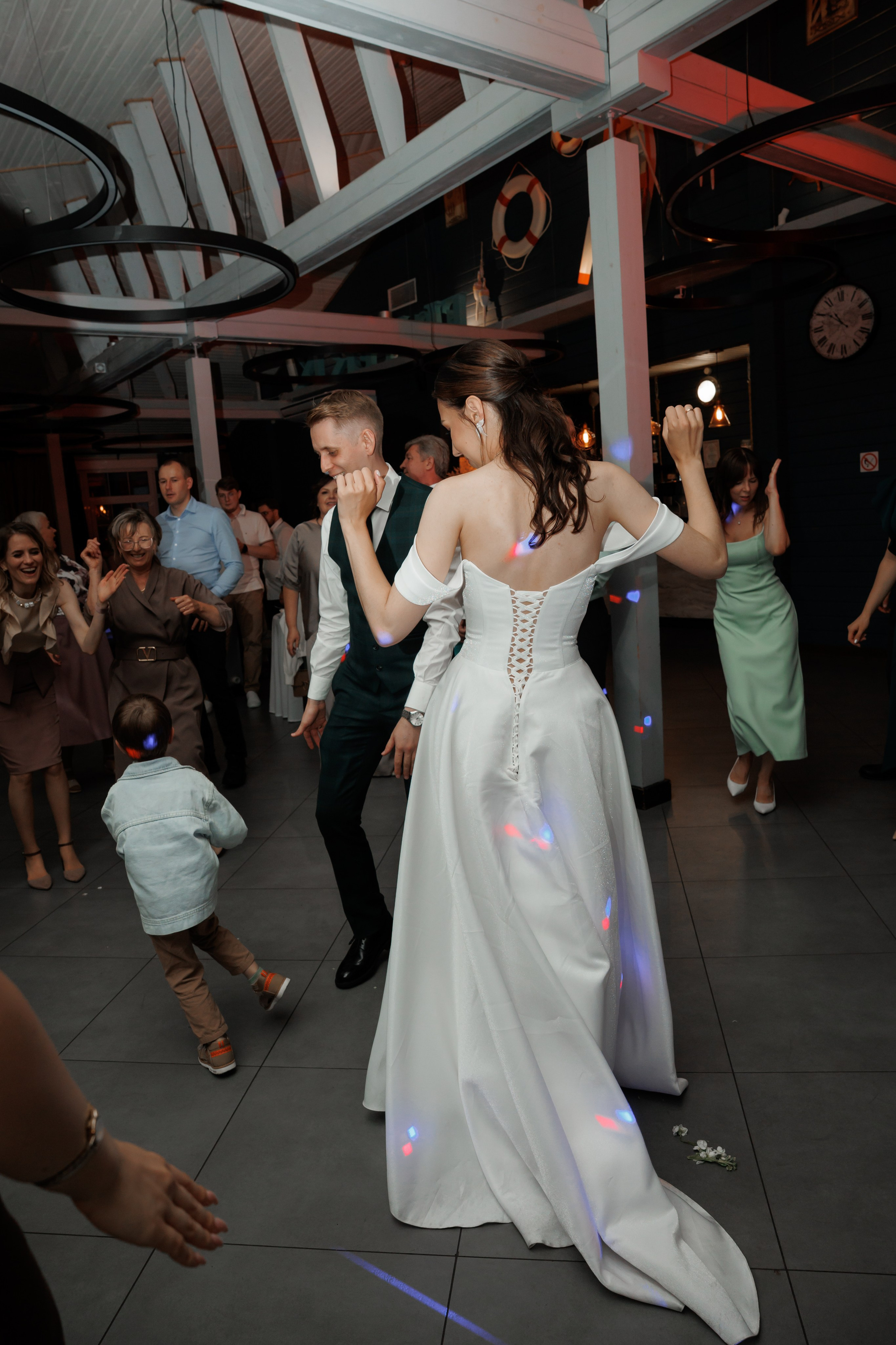 Регистрация в отеле Fish Point, ЗАГС Бутово, прогулка в Остафьево. Свадебный и репортажный фотограф (Москва, Королев и другие)