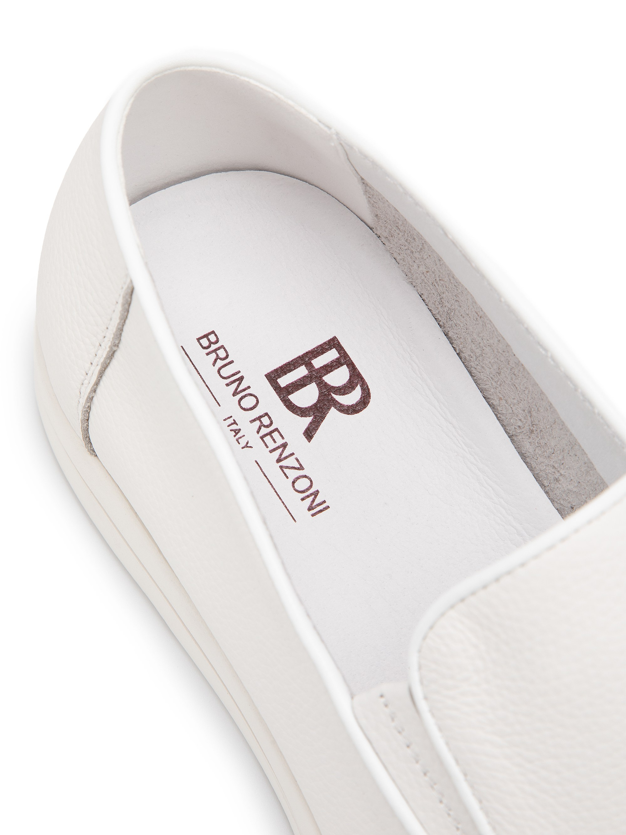 Каталожная фотография обуви. Фотограф в Москве Егор Гончаров