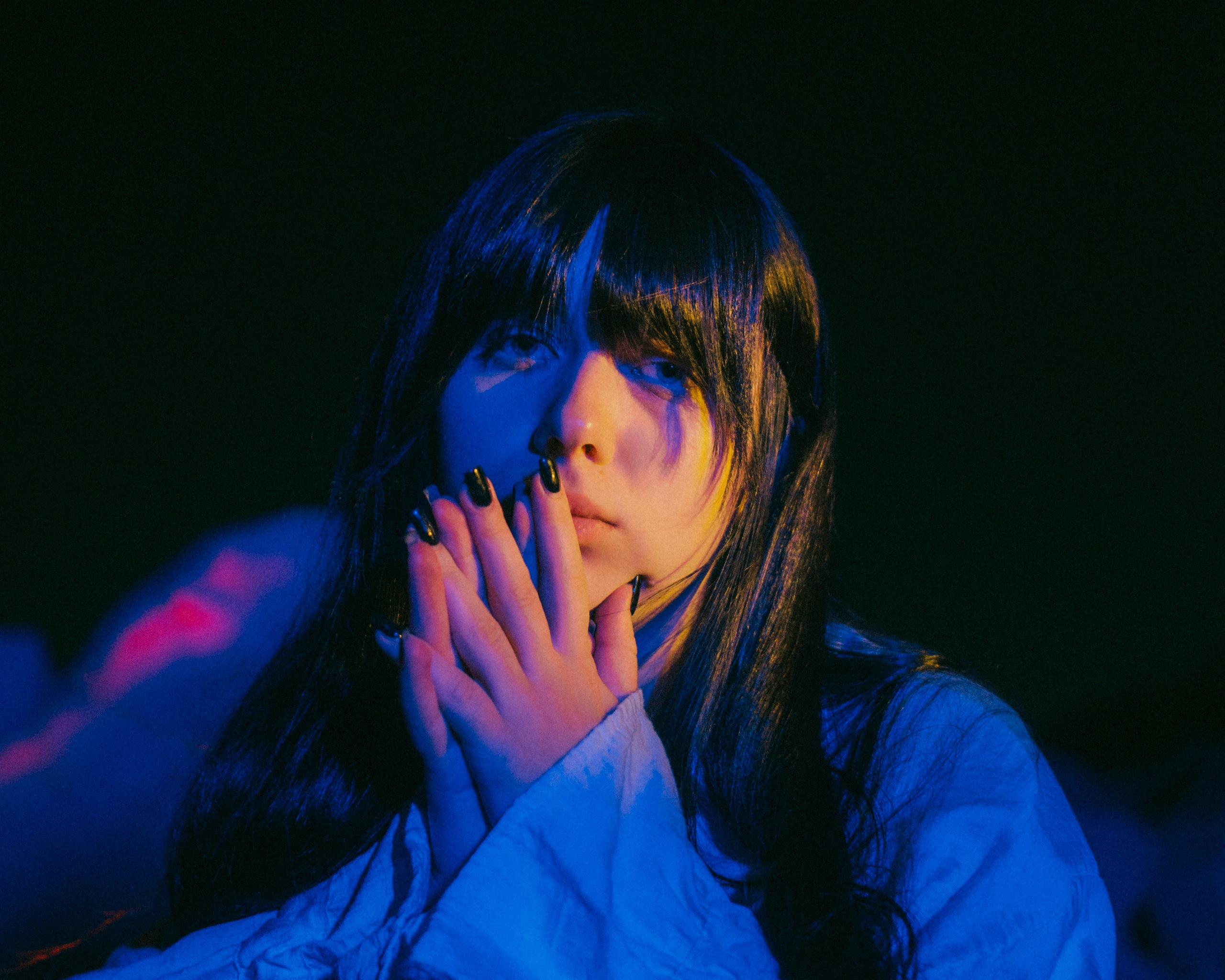 Фотосессия с цветным светом у моря