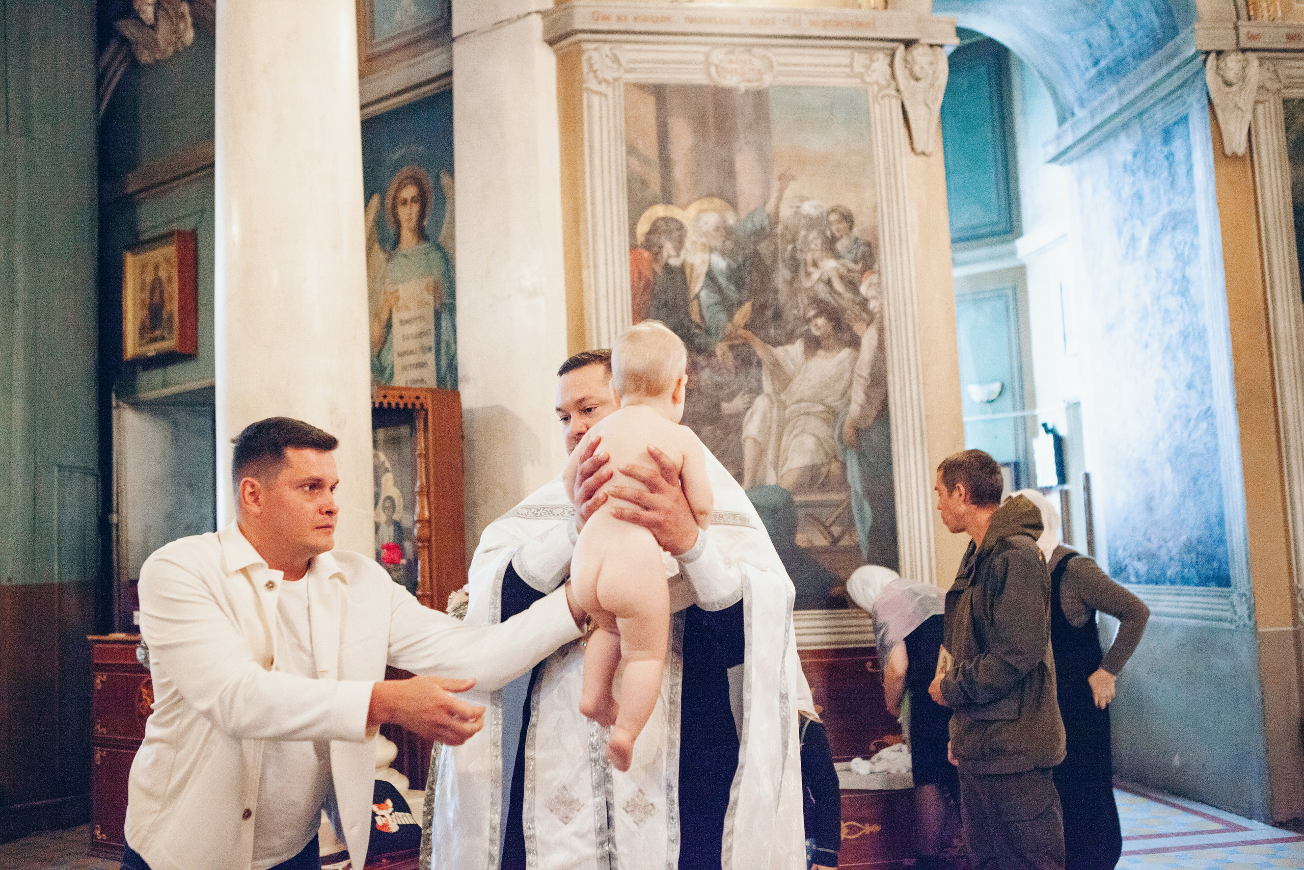 Крещение ребенка в церкви. Фотограф Ольга Ефремова