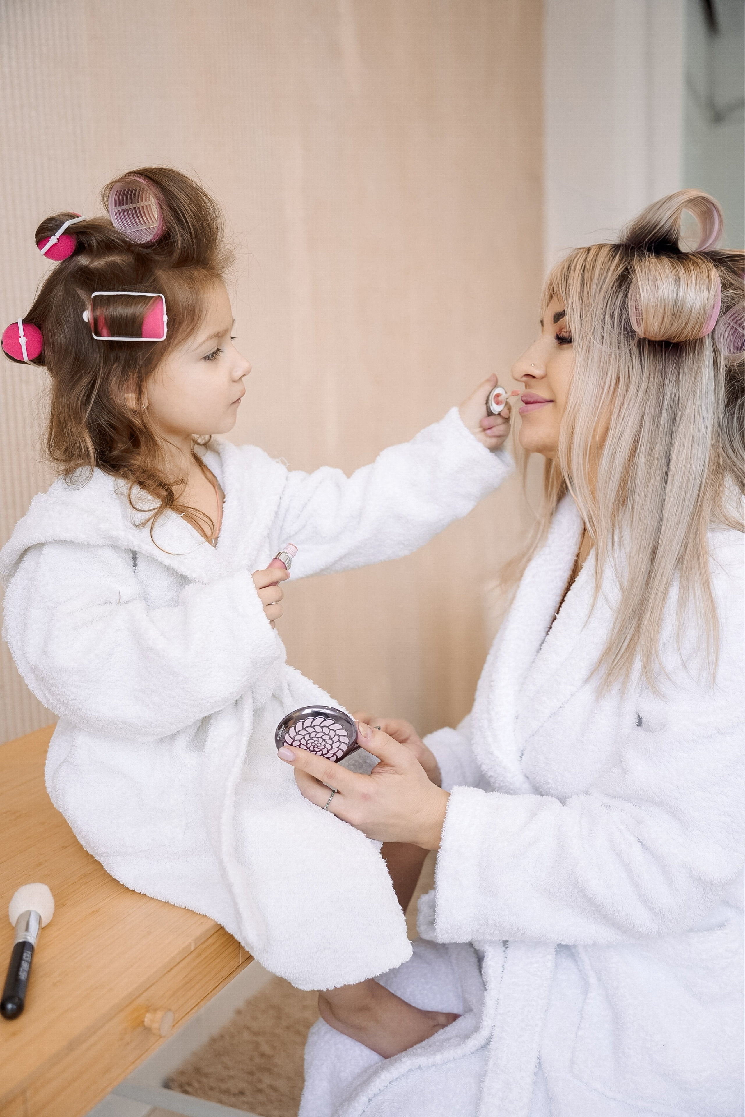 Мама с дочкой. Главная