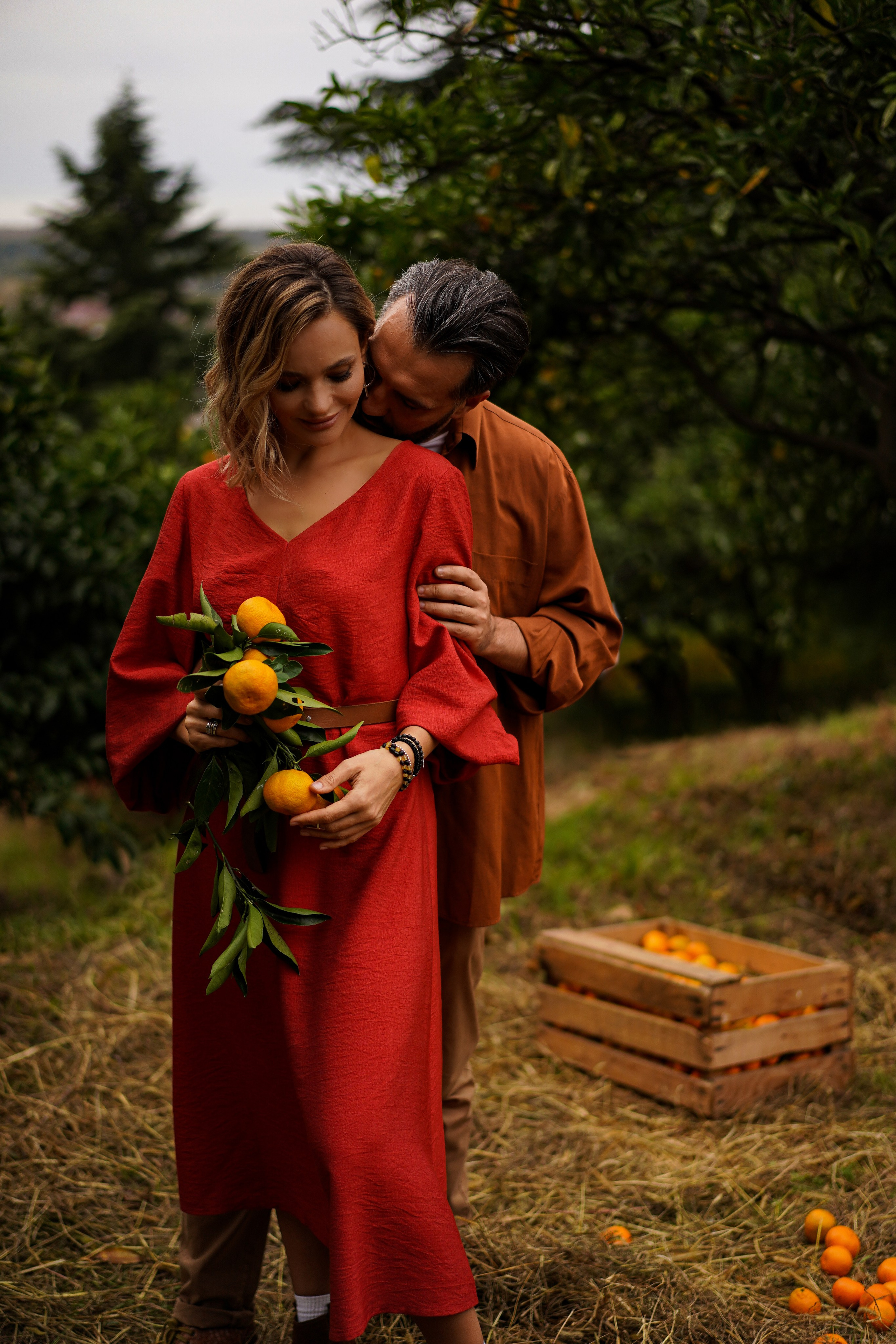 Lovestory на плантации с мандаринами в Абхазии. Фотограф Москва и Видеограф Москва