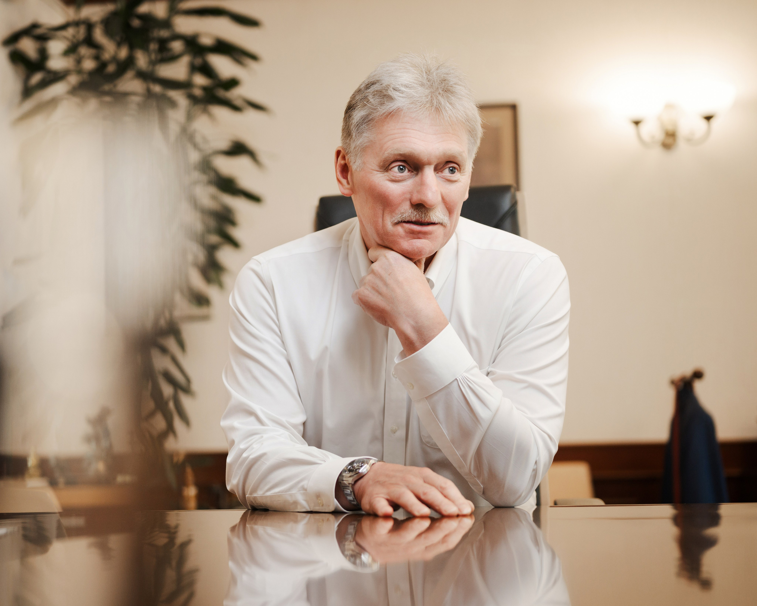 Дмитрий Песков дал интервью Эксперту