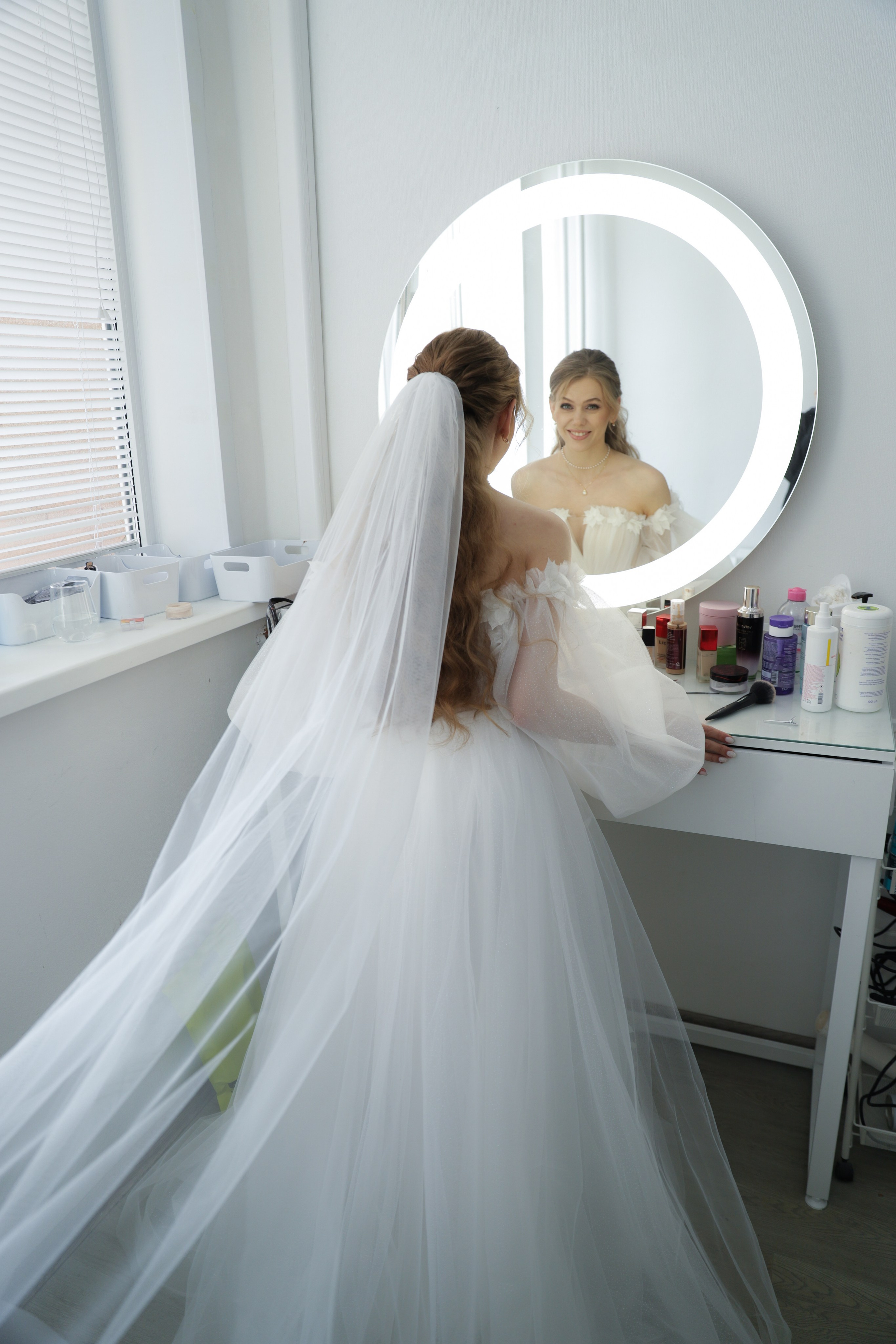 Сборы невесты Юлии. Портретный и репортажный фотограф в Казани