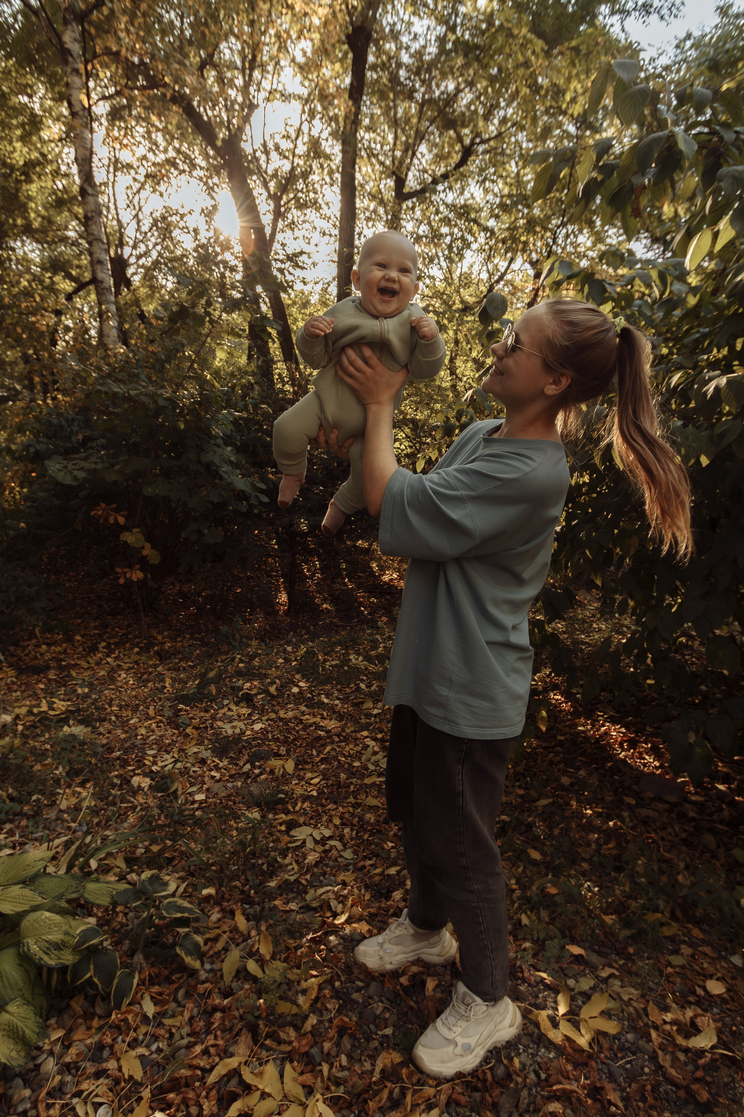 детская фотосессия в парке. детская фотосессия на улице, сын и мама, осенняя фотосессия