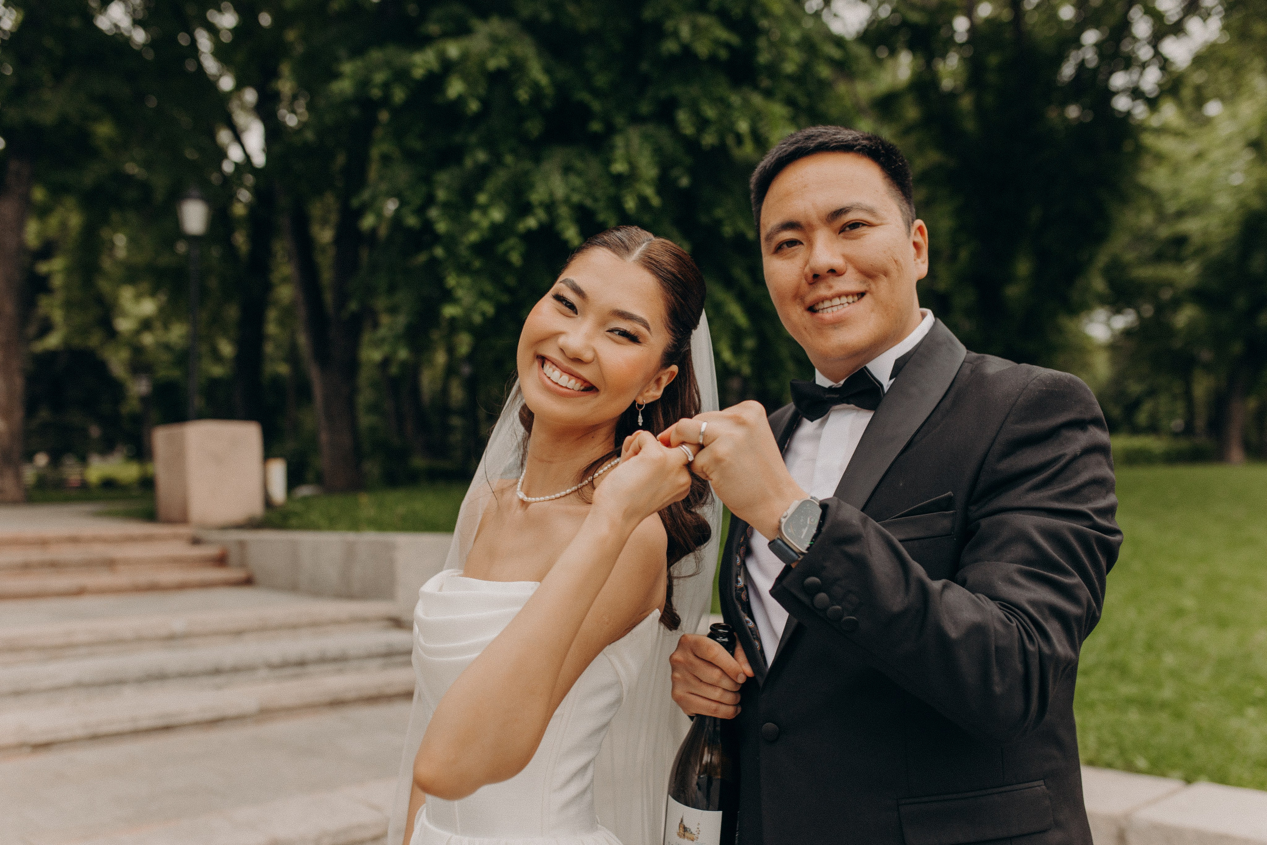 Прогулка и два бокала игристого…. Свадебный и семейный фотограф в Алматы Laura Dosmann