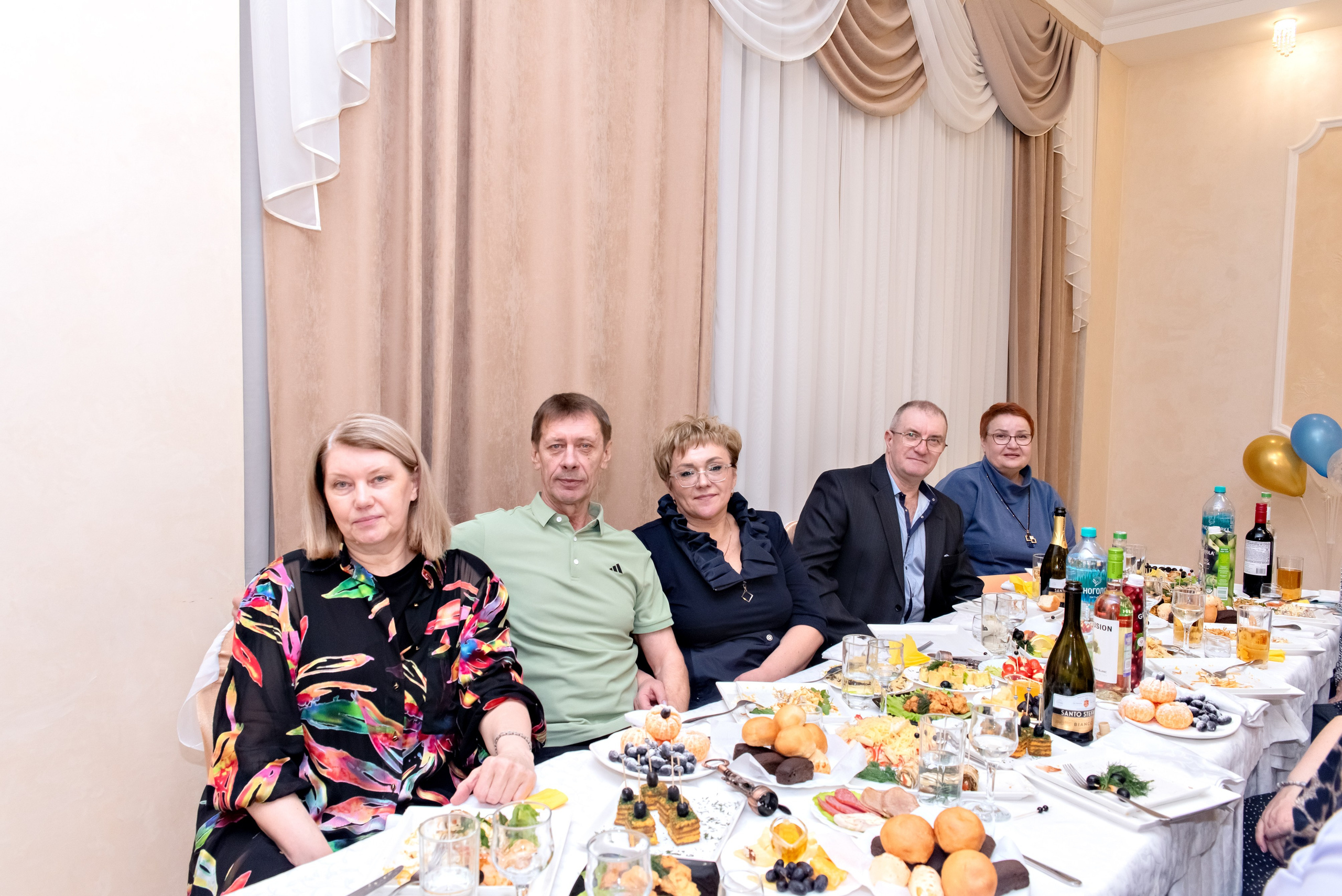 Юбилей Ирины. Ведущая — Наталья Белозерова. Банкетный зал — столовая Радио Завода. Семейный и портретный фотограф Кыштым Челябинск Марина Шигапова