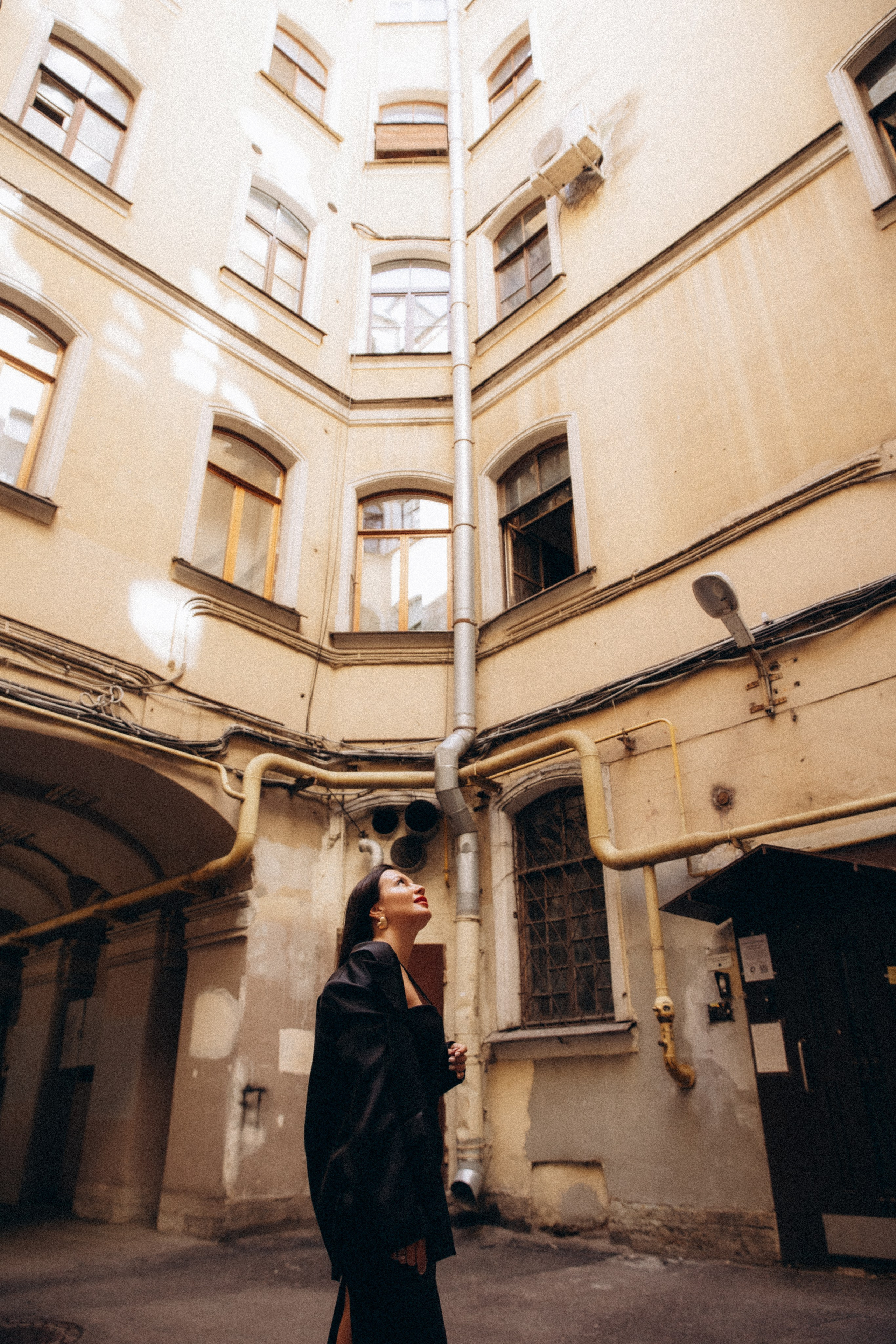 Ольга, прогулка по Фонтанке и фотосессия в парадной Ромашка. Фотограф в Санкт-Петербурге Разиля Идиятуллина