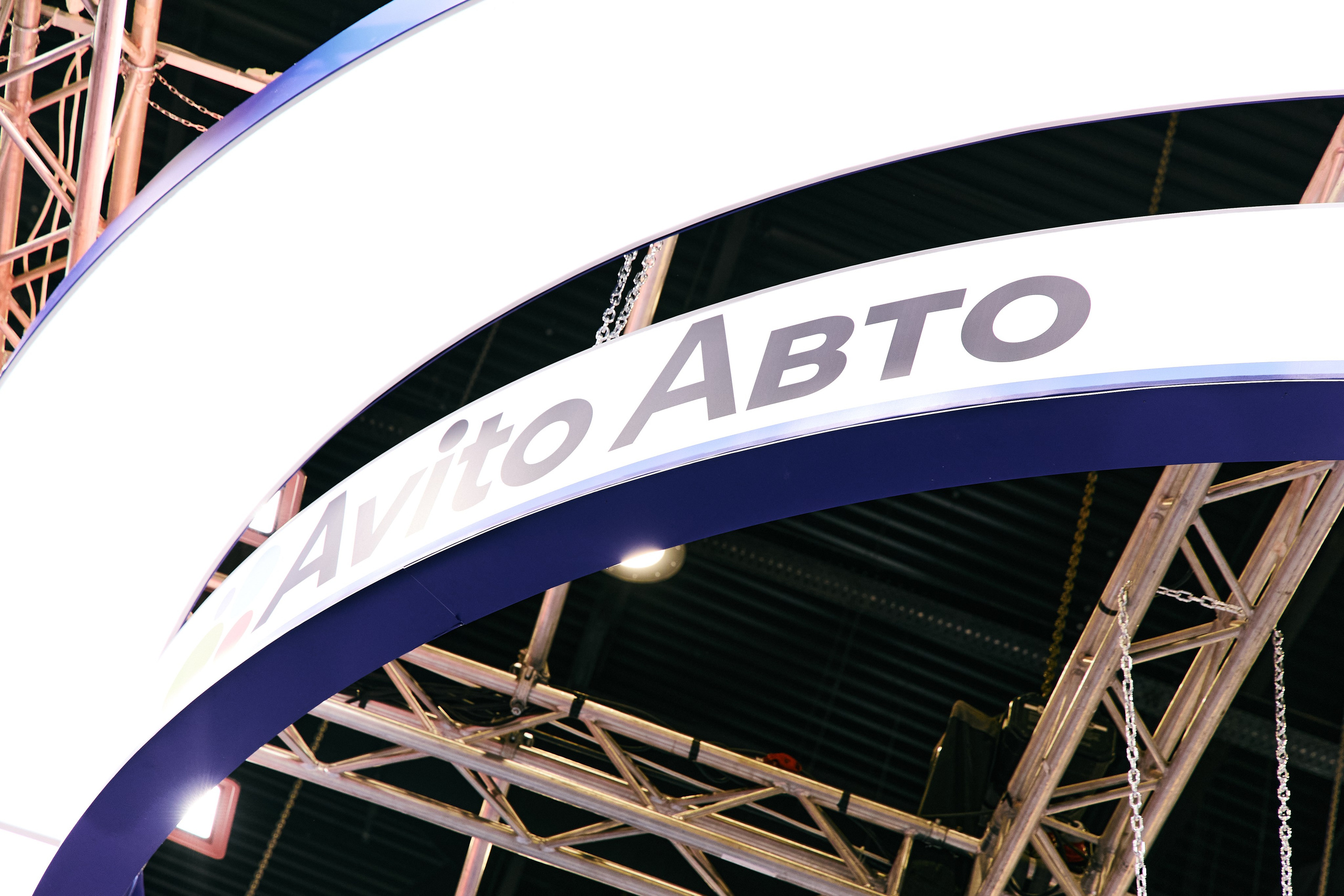 Avito SPB. Svyatoslav Lebedev | Advertising photographer — Commercial shooting, Art direction, AI integration
