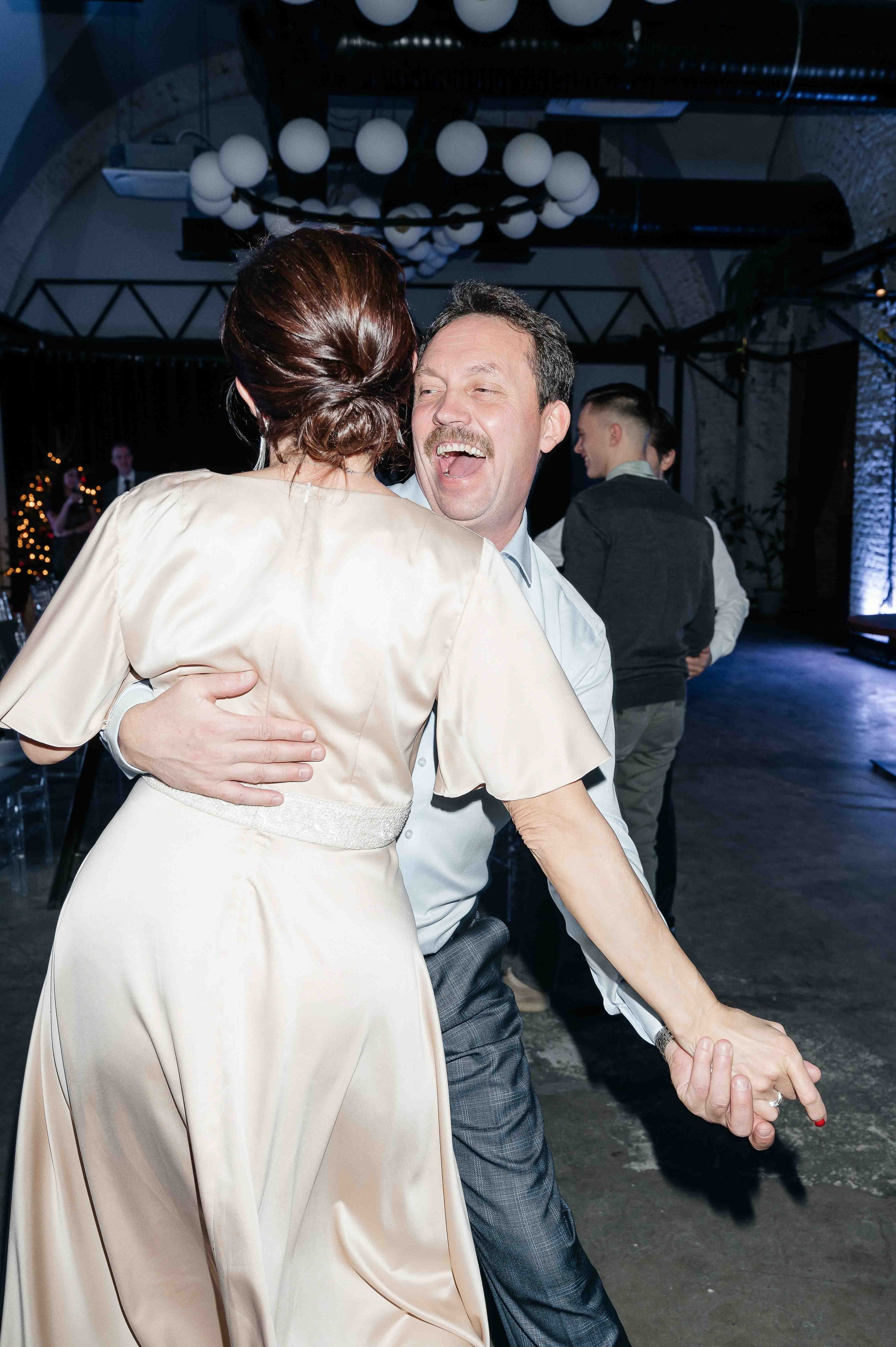 Утро невесты в гостинице. Свадебный и семейный фотограф в Котласе Никита Попов