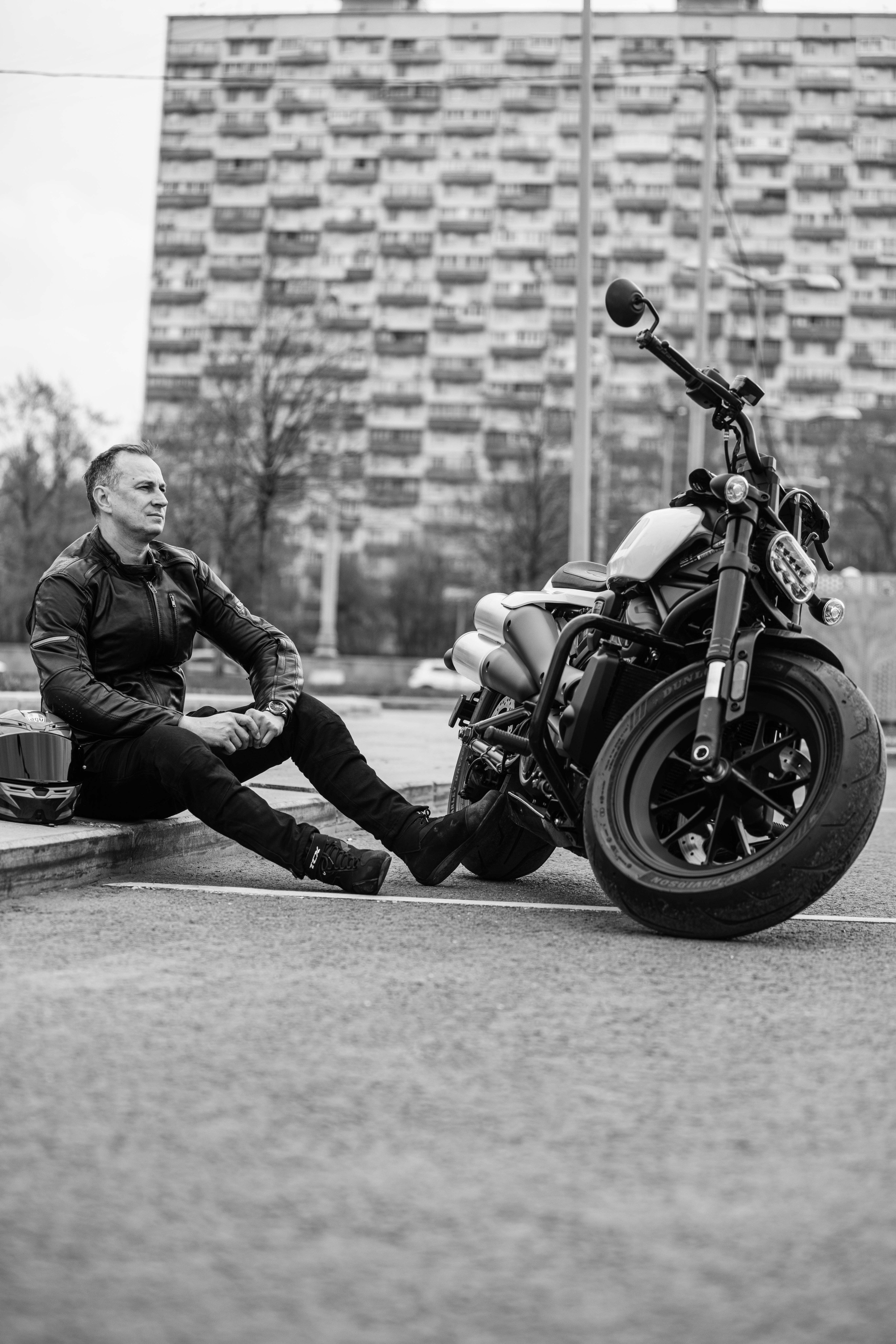 Мото-портрет. ЧБ Фотограф Ольга Лесли