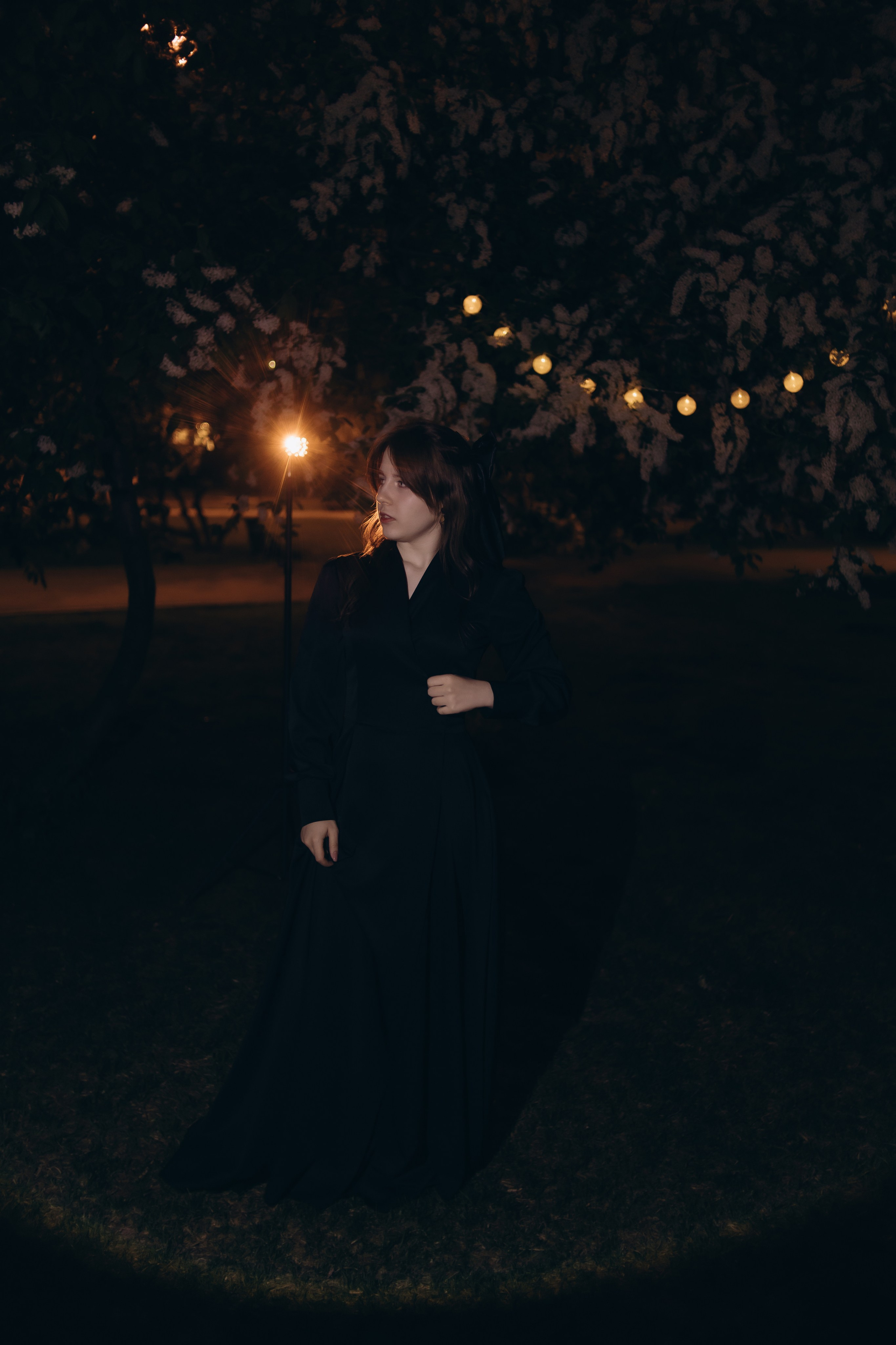 Ангелина. Ночь и цветы. Фотограф Регина Крикунова г. Красноярск