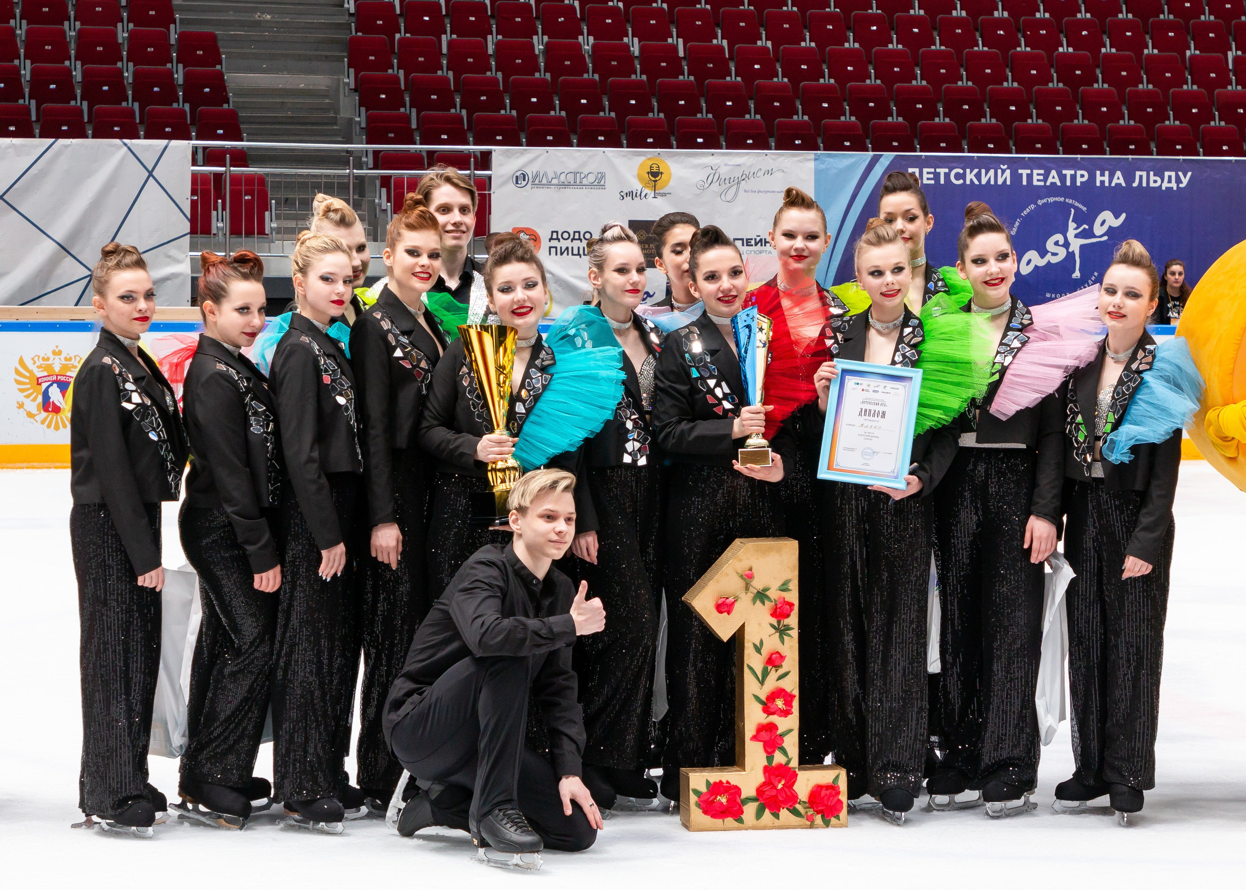 VII Ежегодный фестиваль массовых танцев на льду и фигурного катания «Петровский лёд» Санкт-Петербург 2024. Репортажный фотограф в Москве