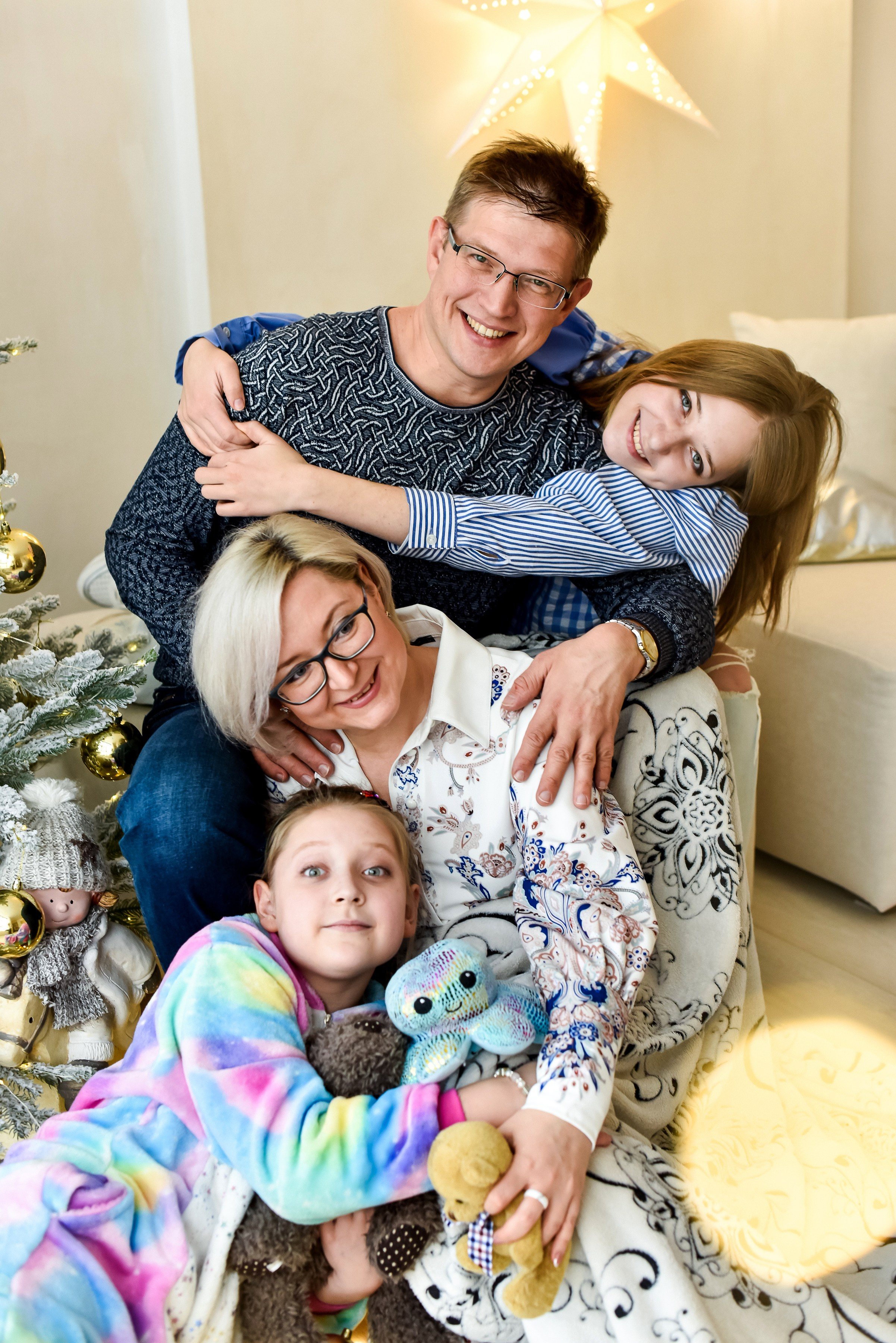 Семья Александра и его девочек)