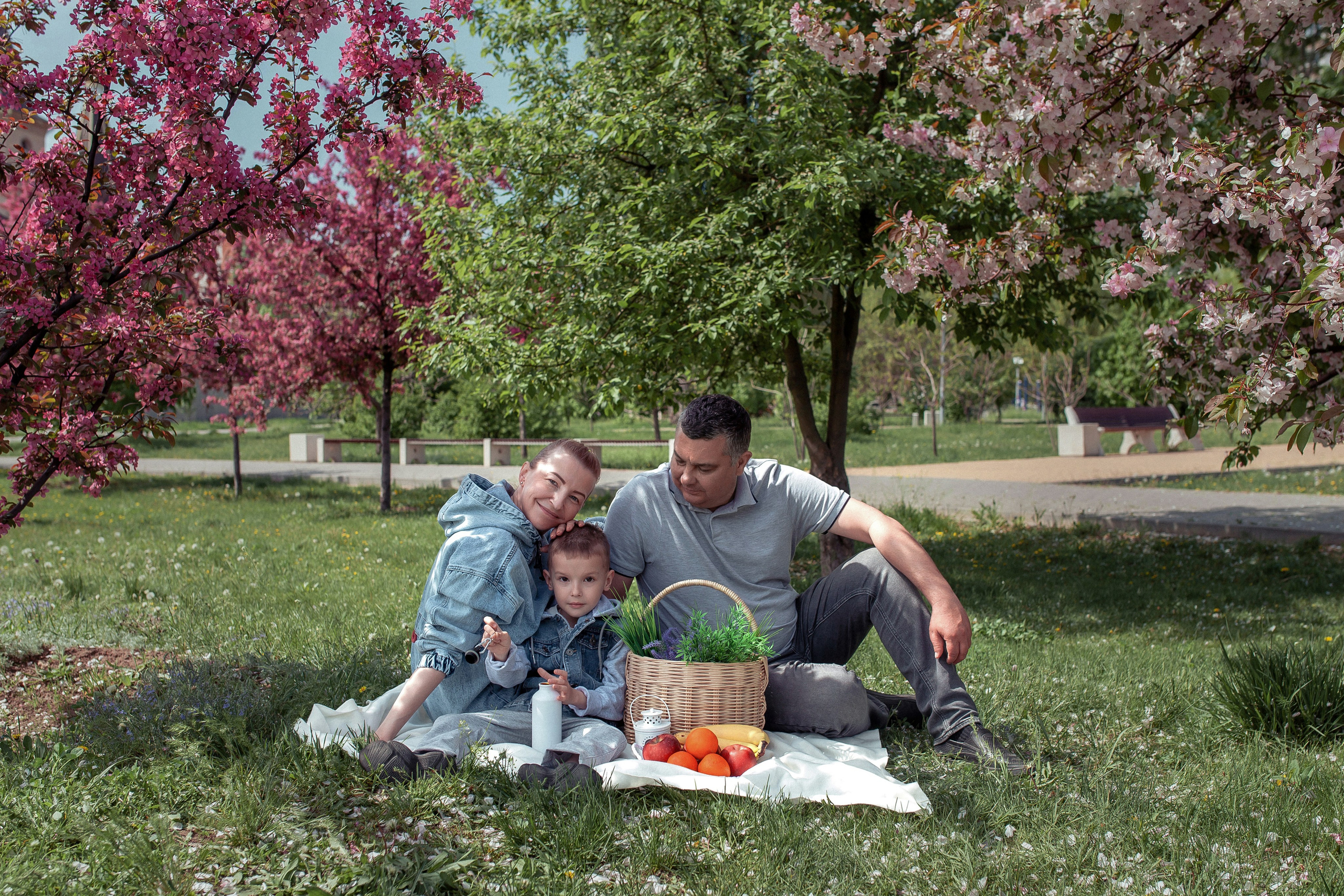 Семья Марии и Антона в весеннем цветении. Фотограф в Волгограде Норченко Светлана