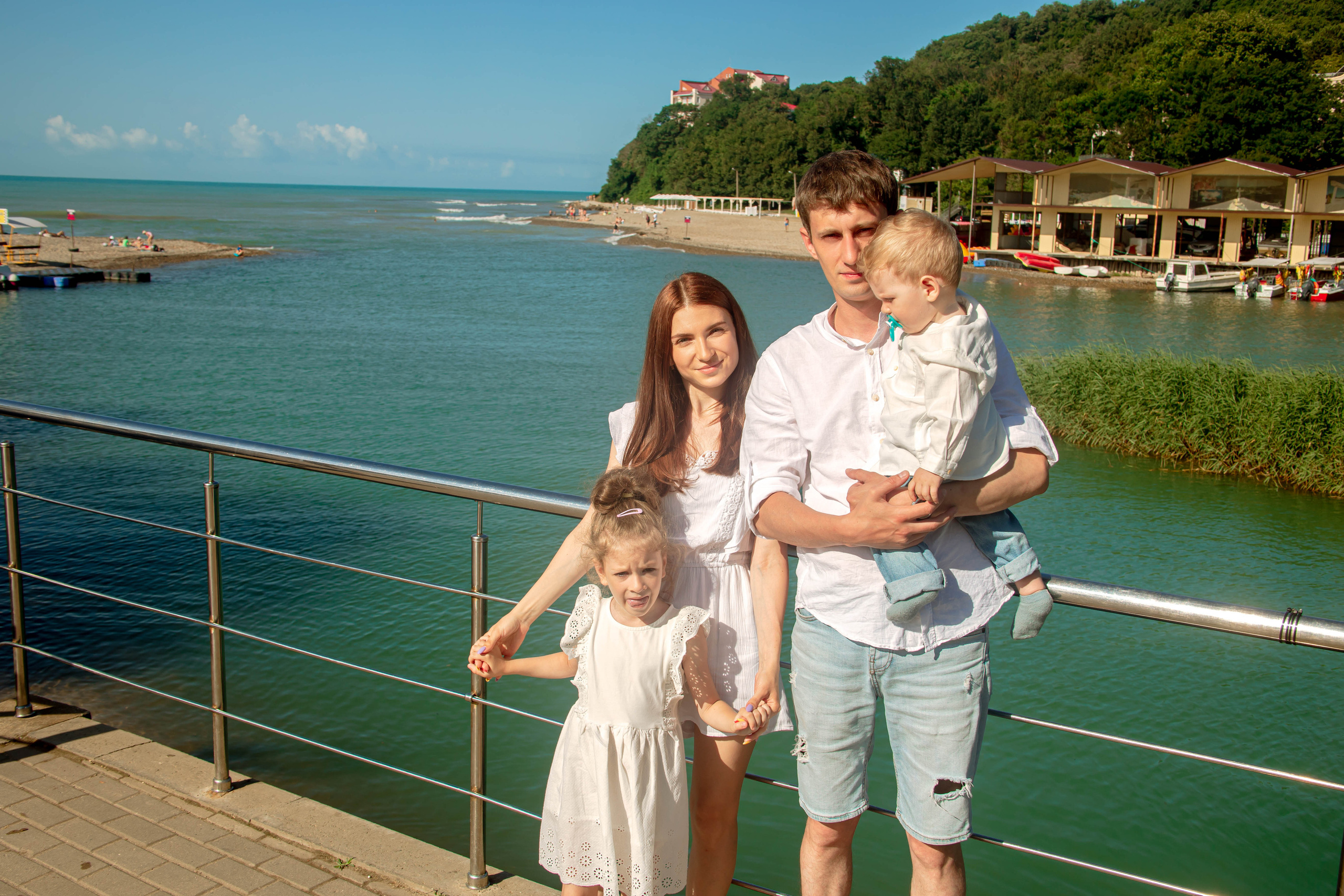 Ксения, Максим, Стеша и Дамир. Фотограф в Геленджике, Архипо-Осиповке, Абрау-Дюрсо, Кринице Виктория