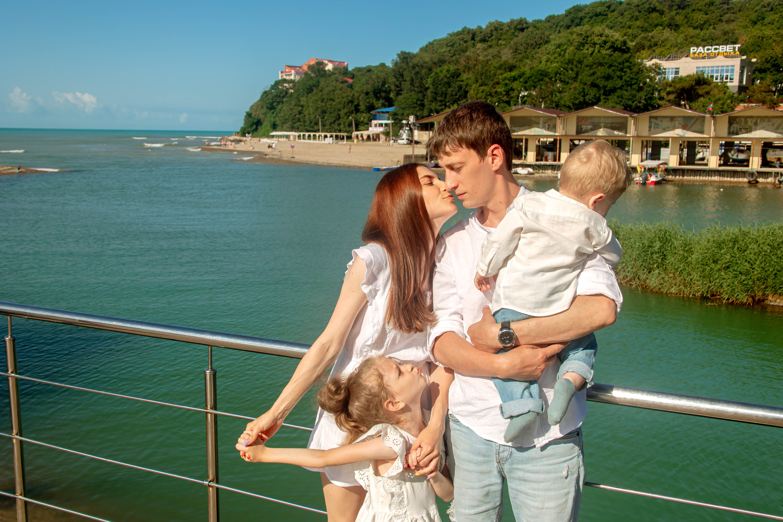 Ксения, Максим, Стеша и Дамир. Фотограф в Геленджике, Архипо-Осиповке, Абрау-Дюрсо, Кринице Виктория