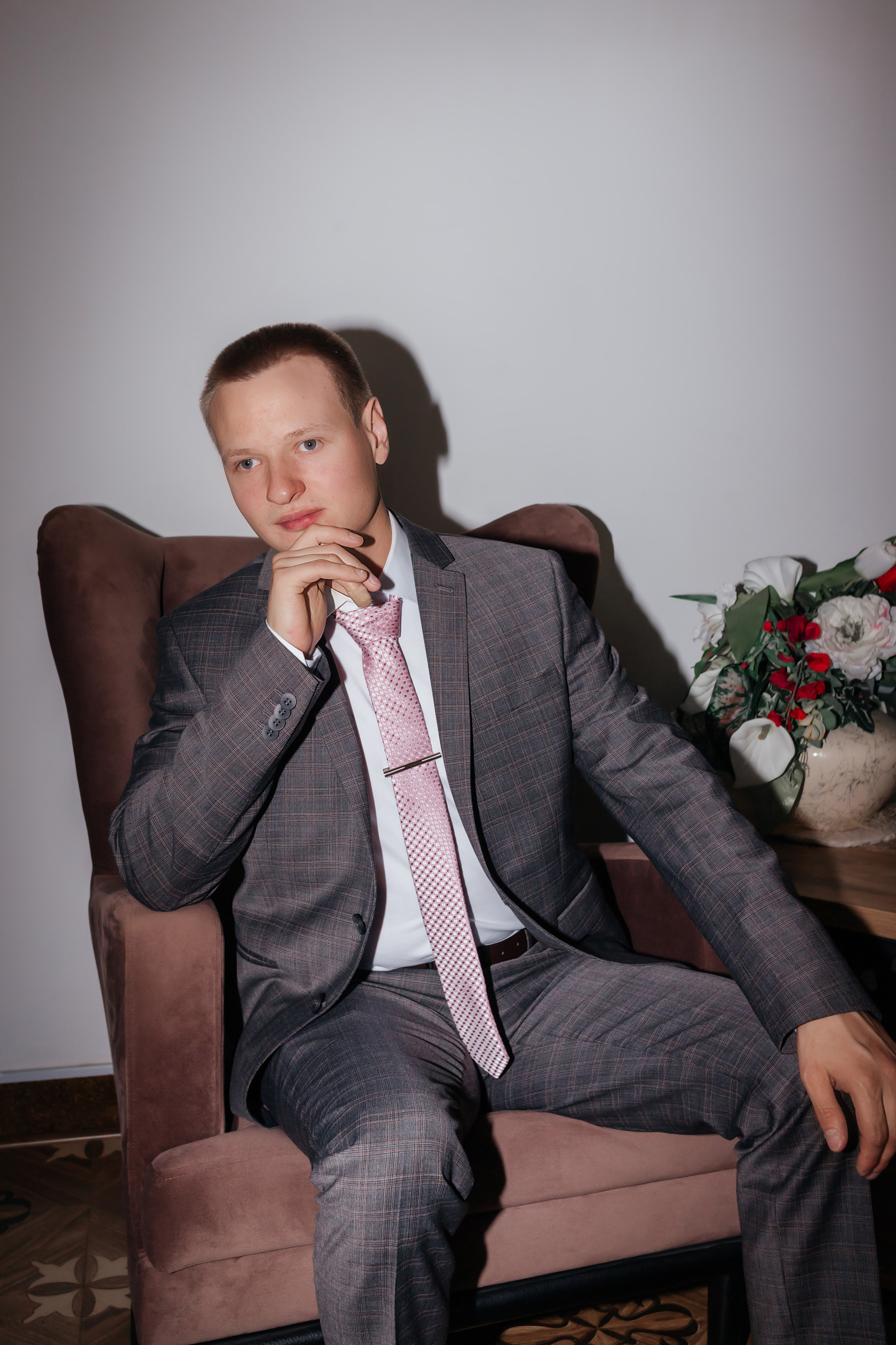 Свадебная прогулка двоих на Стрелке и в автозаводском Парке. И в фотостудии СОЛЬ в Автозаводском районе. Свадебный фотограф и фотограф Love-Store в Нижнем Новгороде Анастасия