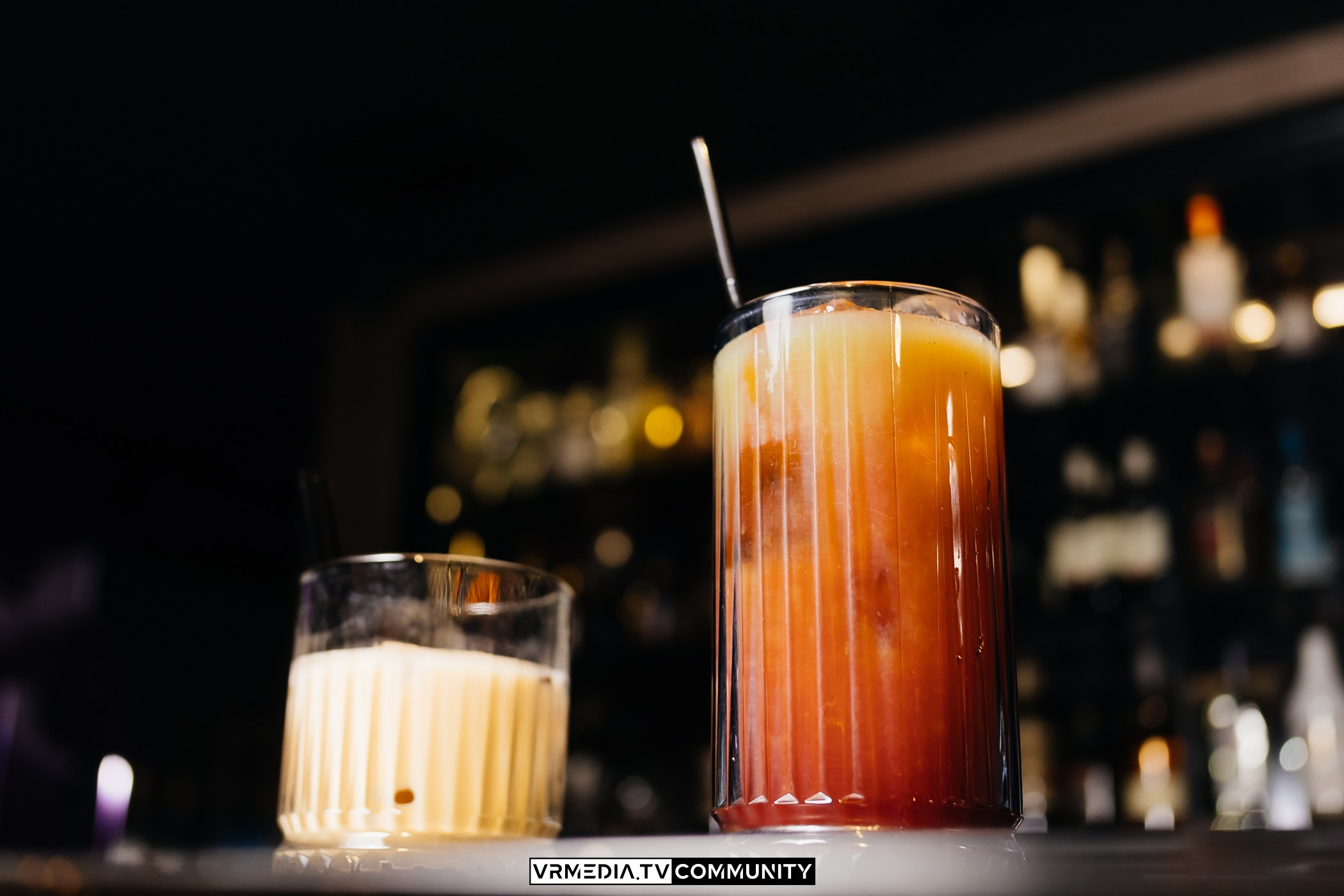 Караоке-бар «Volna»: Мир, труд, май, запевай