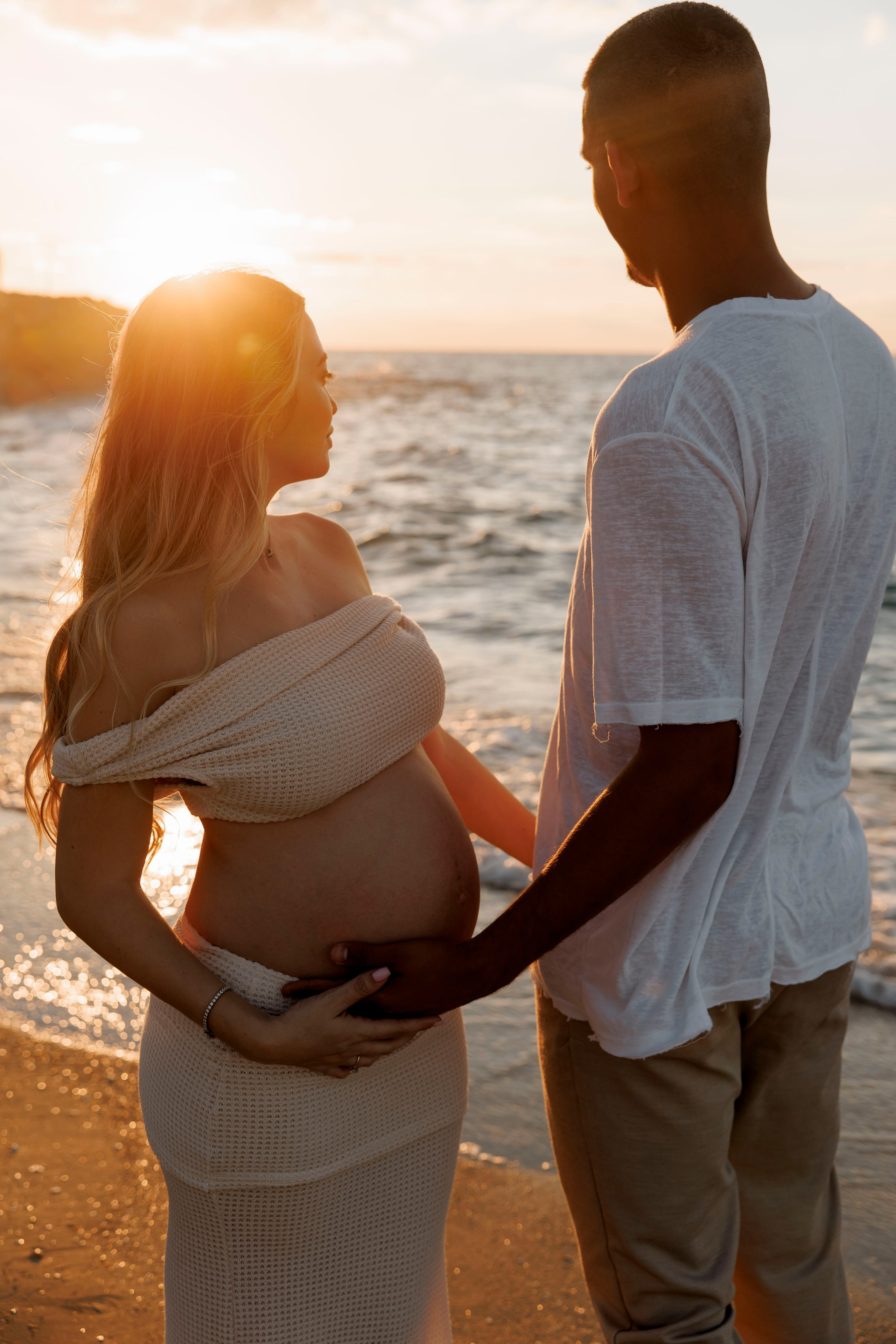 Pregnancy photoshoot near the sea. Wedding and family photographer