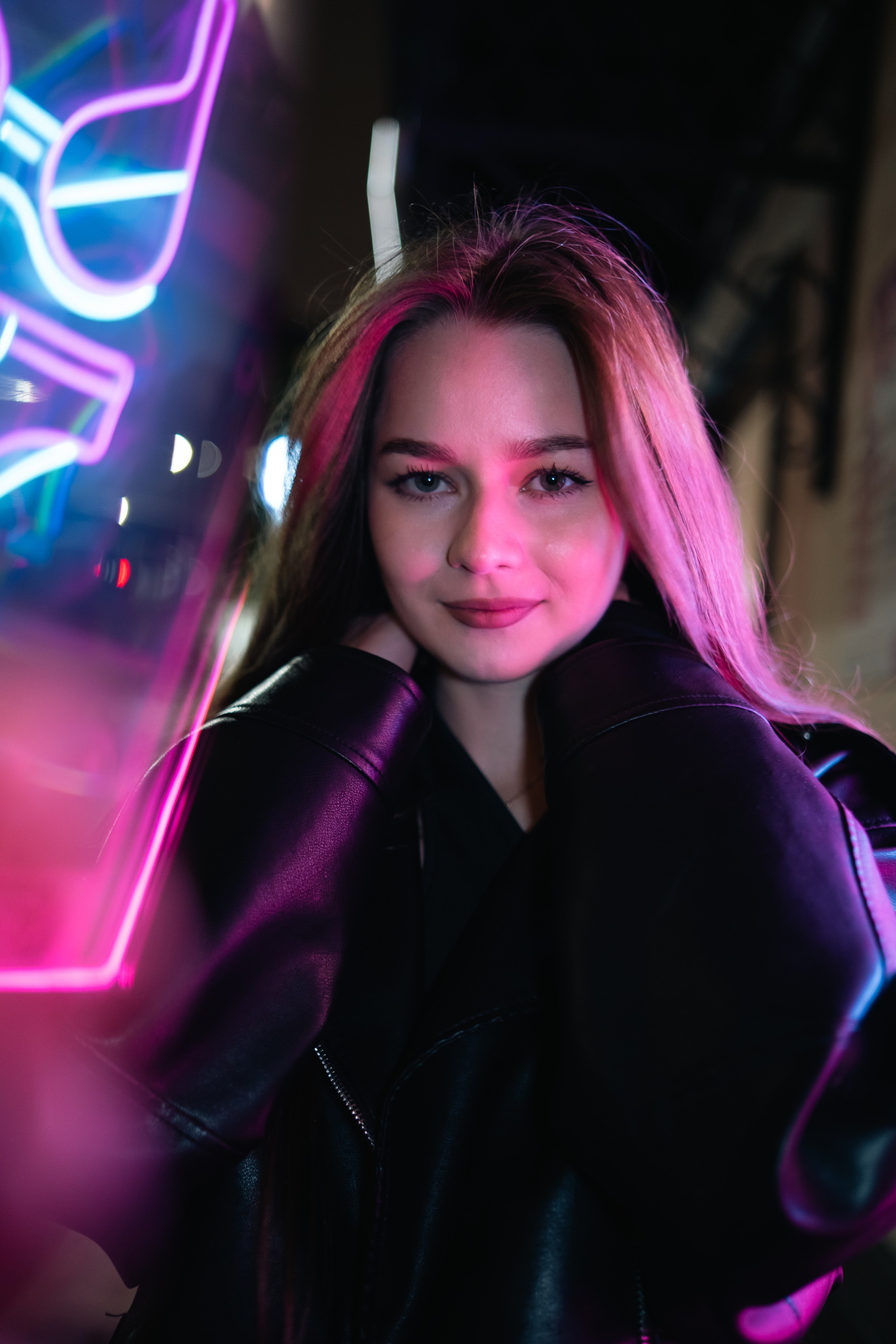 Наиля / Призмаграфичный сине-розовый неон. Felixtones