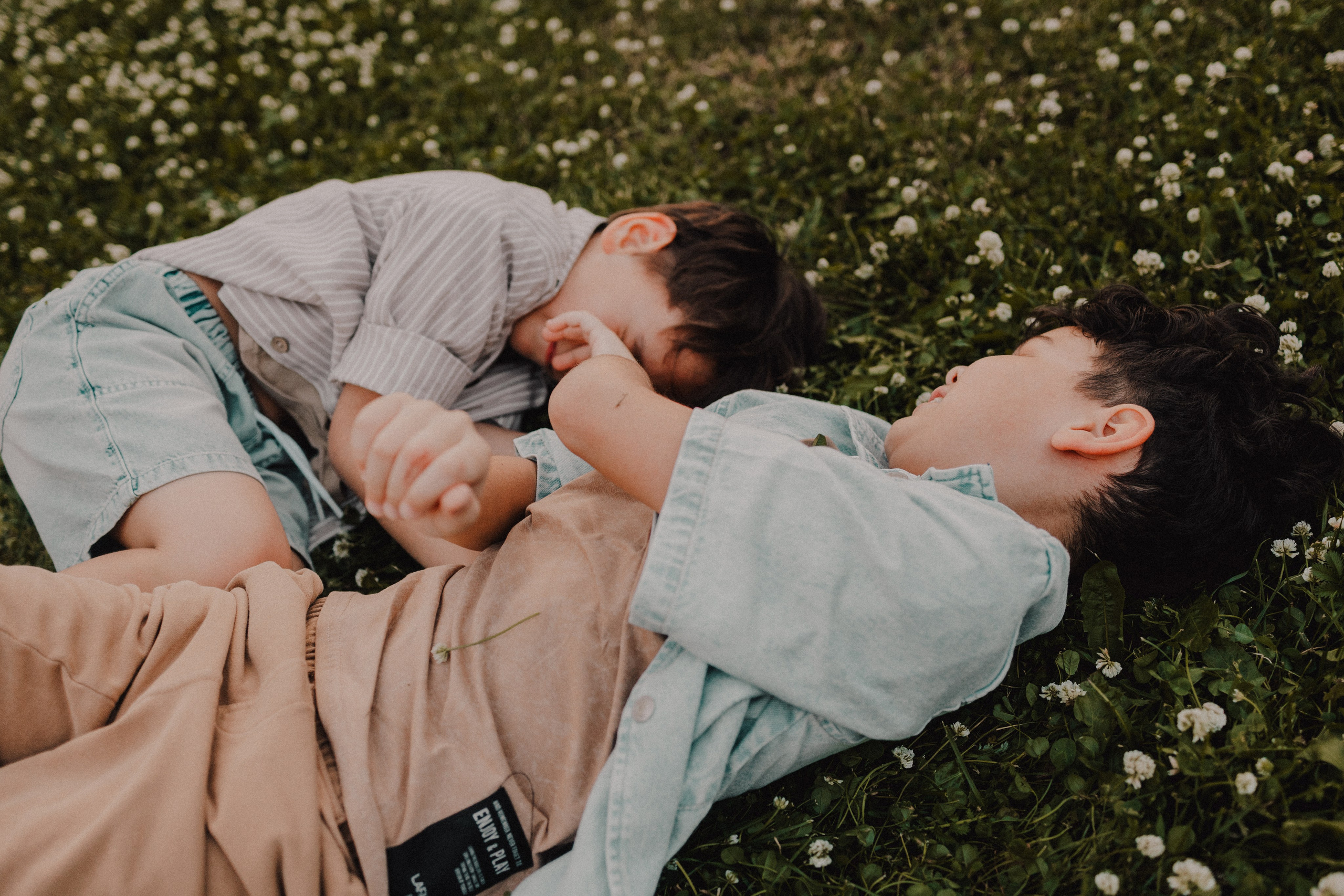 На лужайке. Семейный фотограф Москва