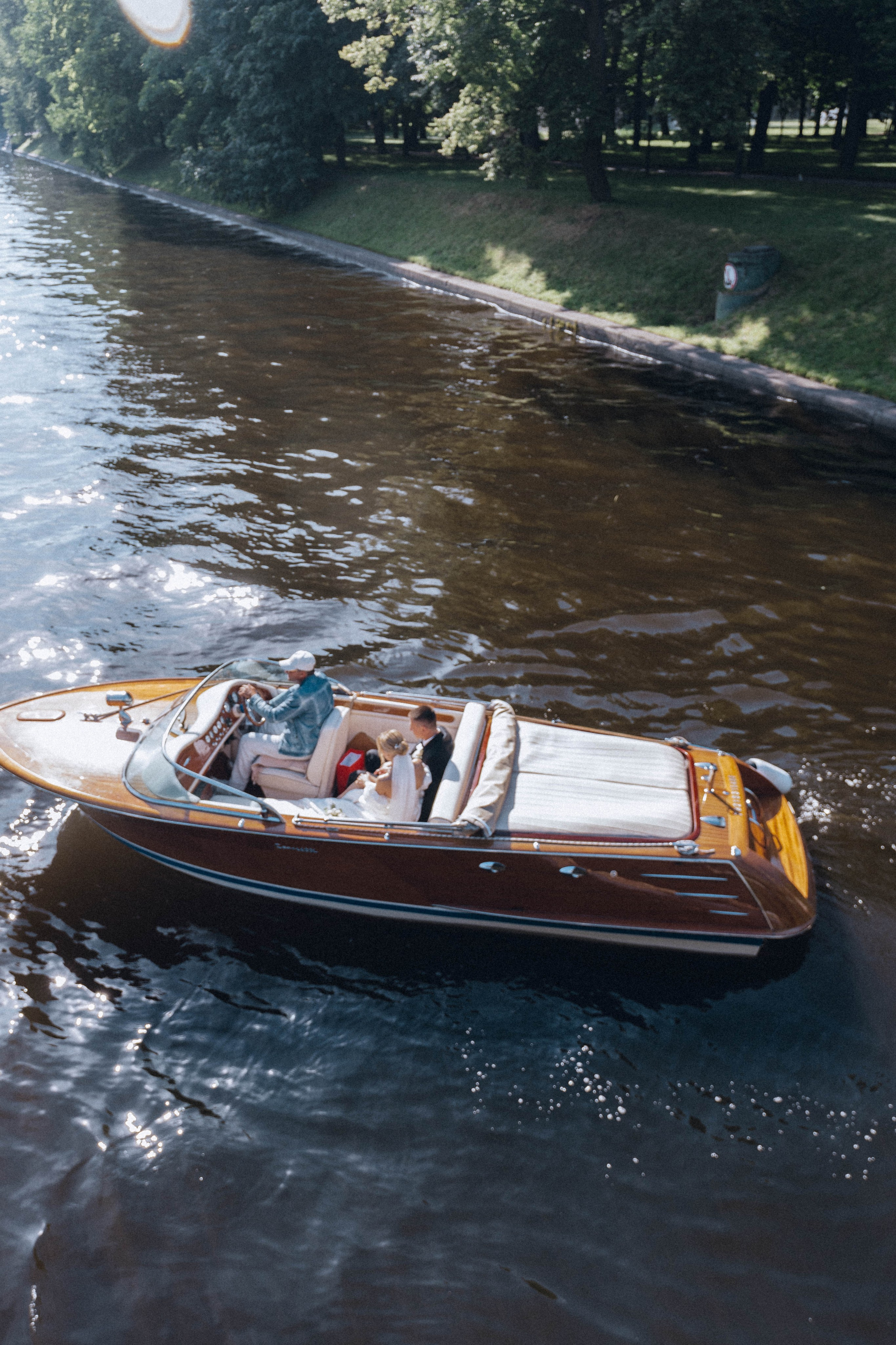 СВАДЕНБНАЯ СЬЕМКА НА КАТЕРЕ ПО КАНАЛАМ САНКТ-ПЕТЕРБУРГА И В АКВАТОРИИ НЕВЫ. Профессиональный фотограф, Санкт-Петербург — Виктория Богомолова