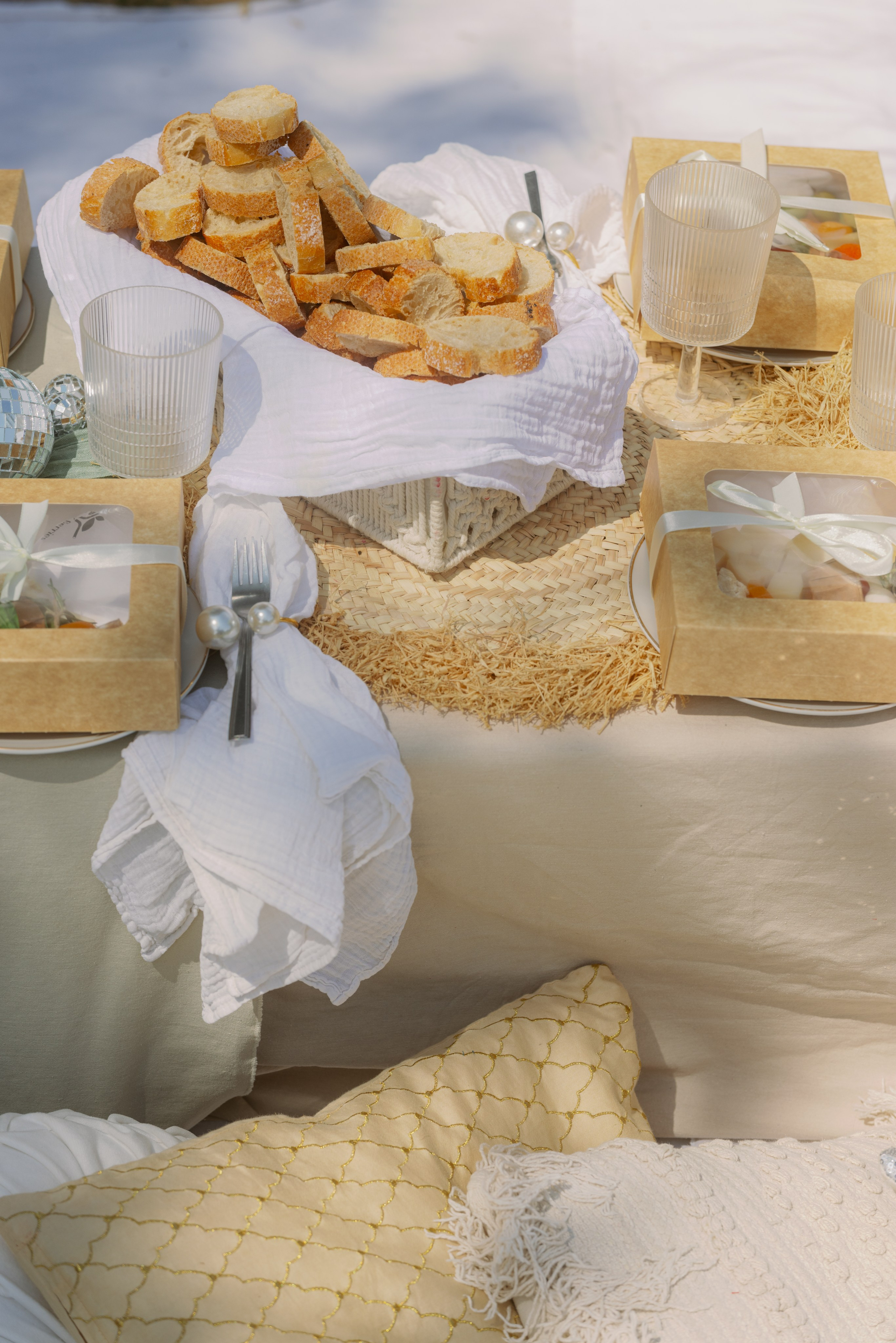 Bachelorette picnic in Barcelona. Europe Wedding Photo  — destination wedding photography across Europe and the Middle East