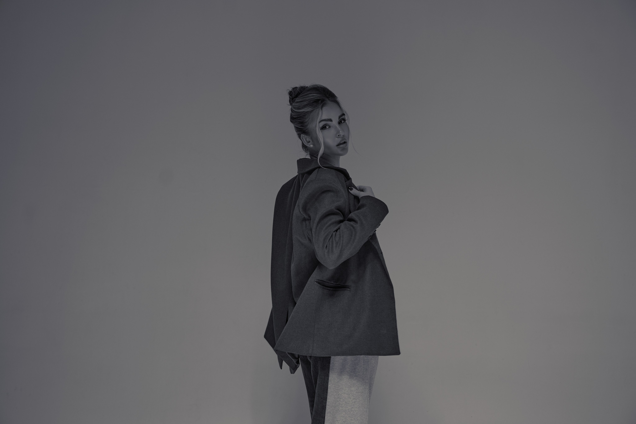 Коммерческий fashion фотограв в Москве и Санкт-Петербурге. Организовываю индивидуальные съемки и съемки для брендов