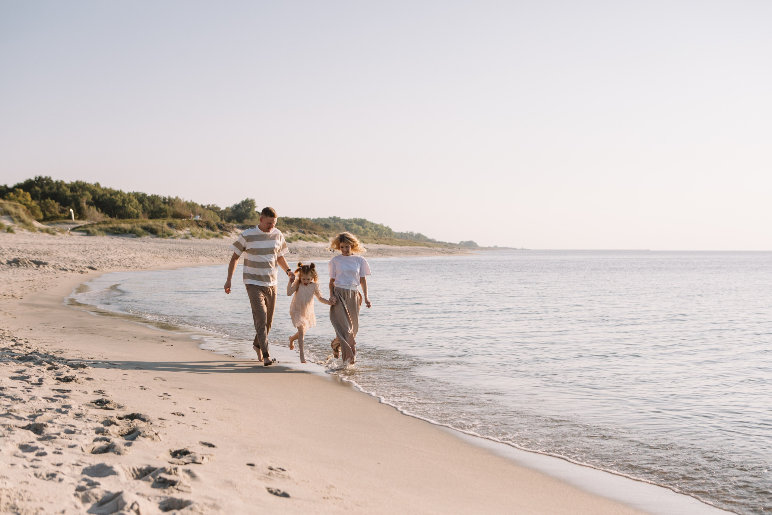 Алексей и Наталья. Семейная фотосессия на море. Семейный фотограф в Калининграде Анастасия Юрина