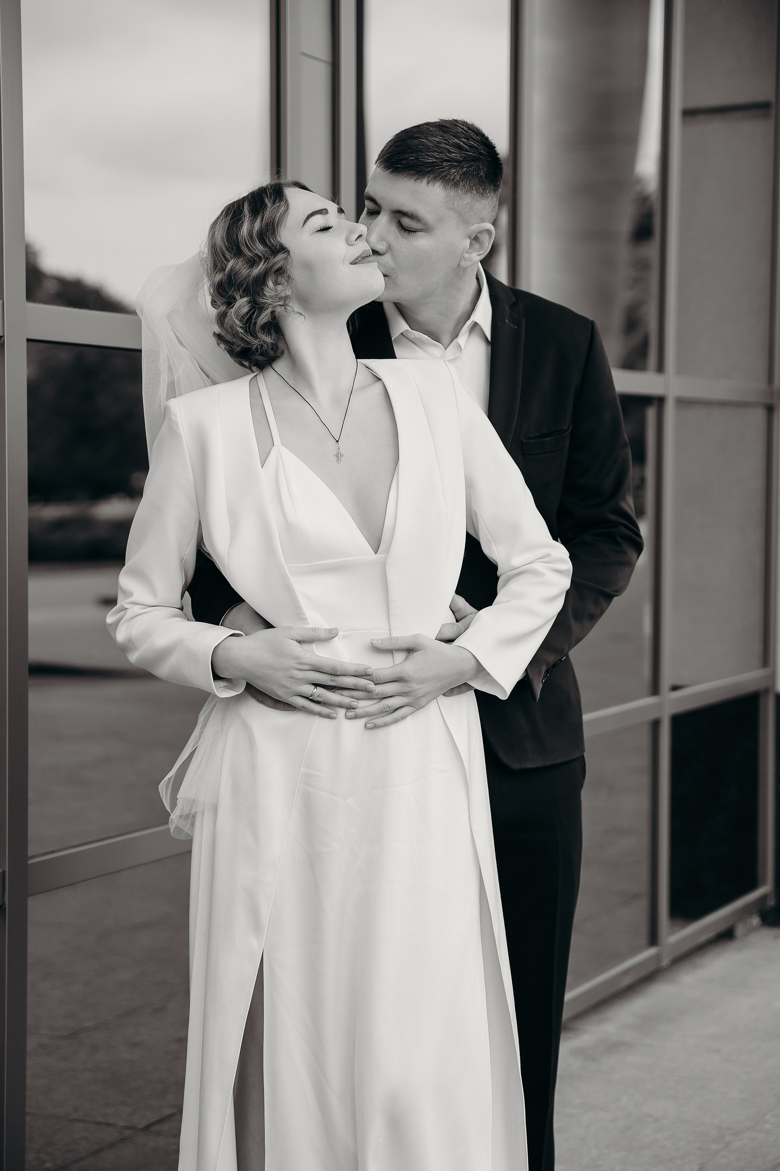 Свадебная прогулка в Екатерининском сквере 25.10.2024. Свадебный и семейный фотограф Виолетта Сидельникова. Краснодар, Россия, Беларусь, Европа