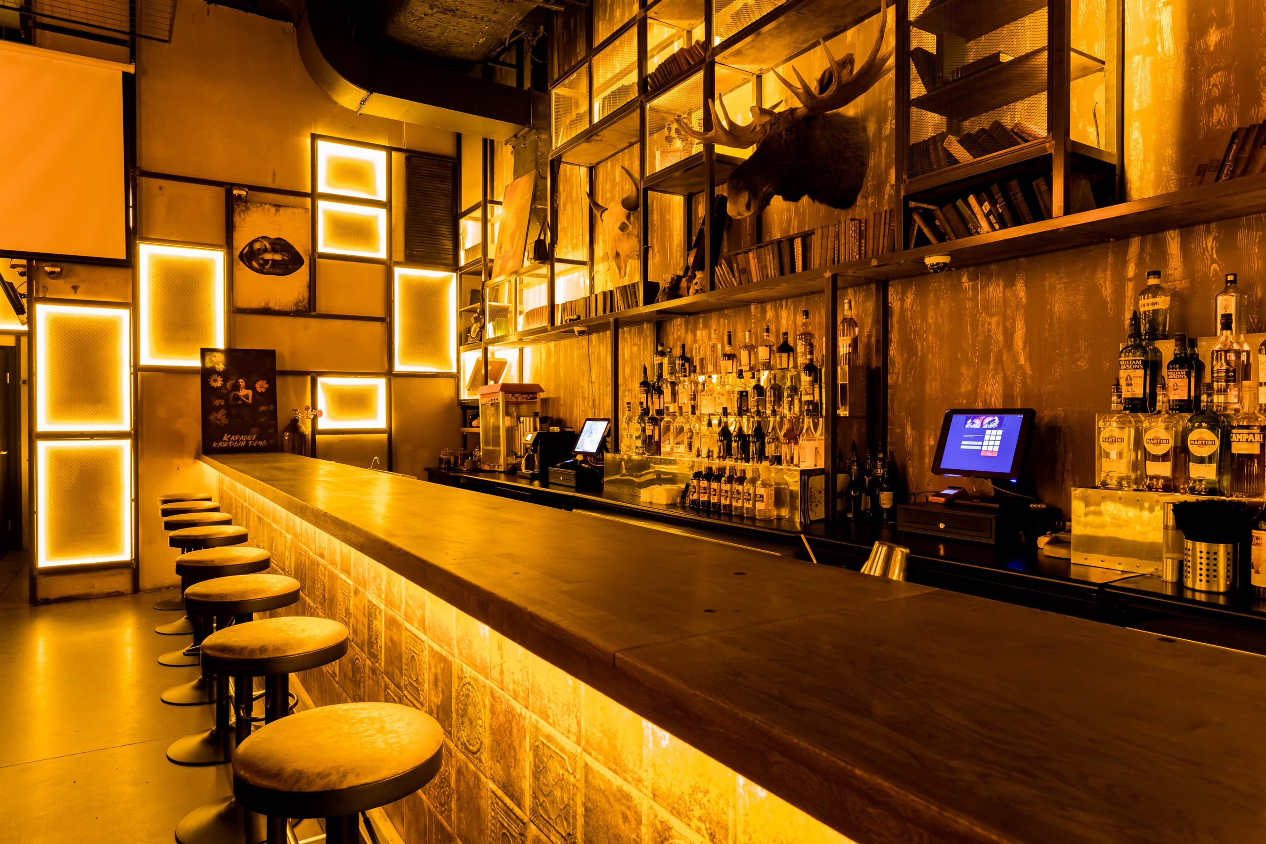 Фотосъемка для бара Гадкий Койот на улице Большая Дмитровка. Интерьеры, Контент, Портреты | Фотограф в Москве Дани Терно