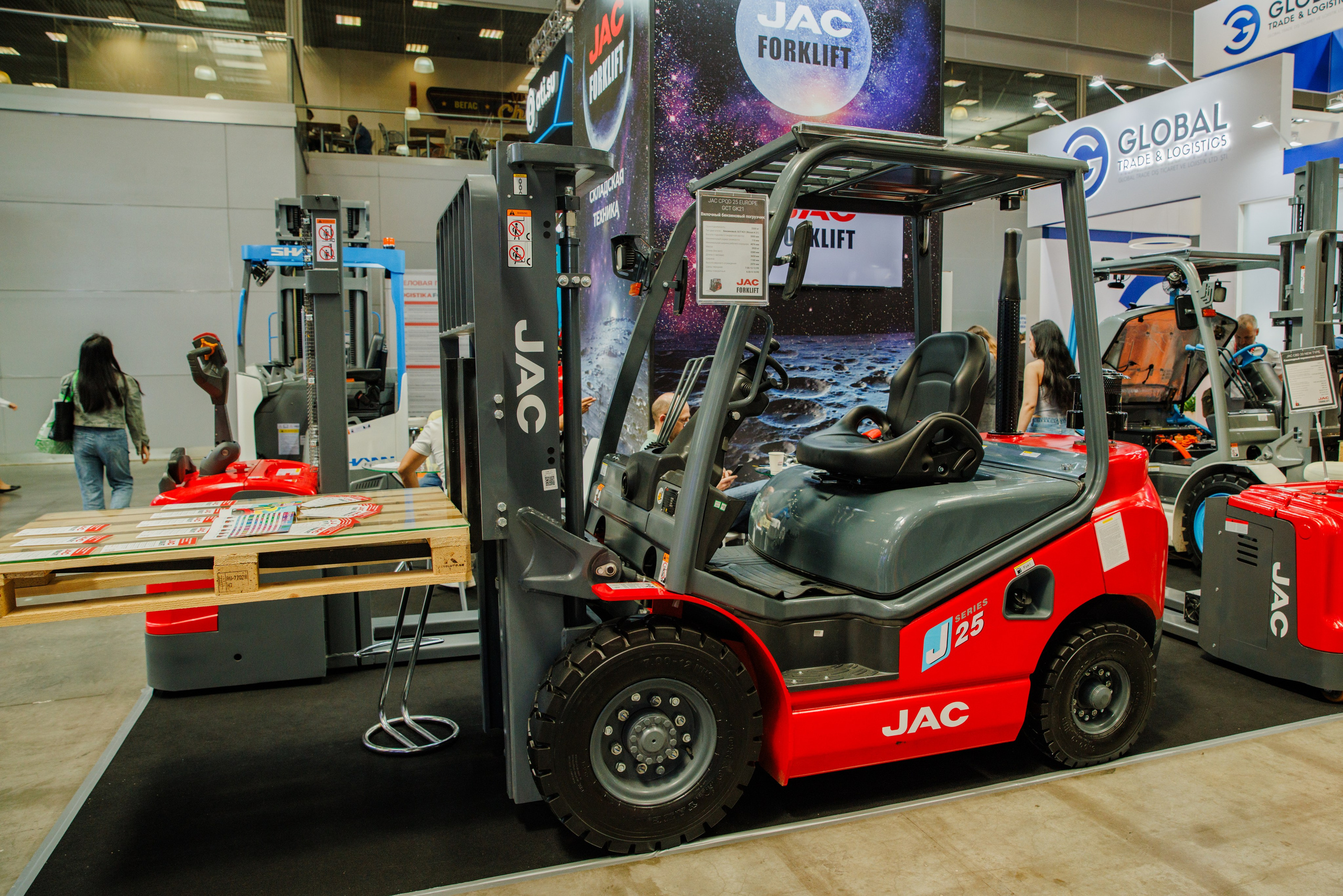 Выставка Спец. Техники. Фотограф Москва Шептаев Артём