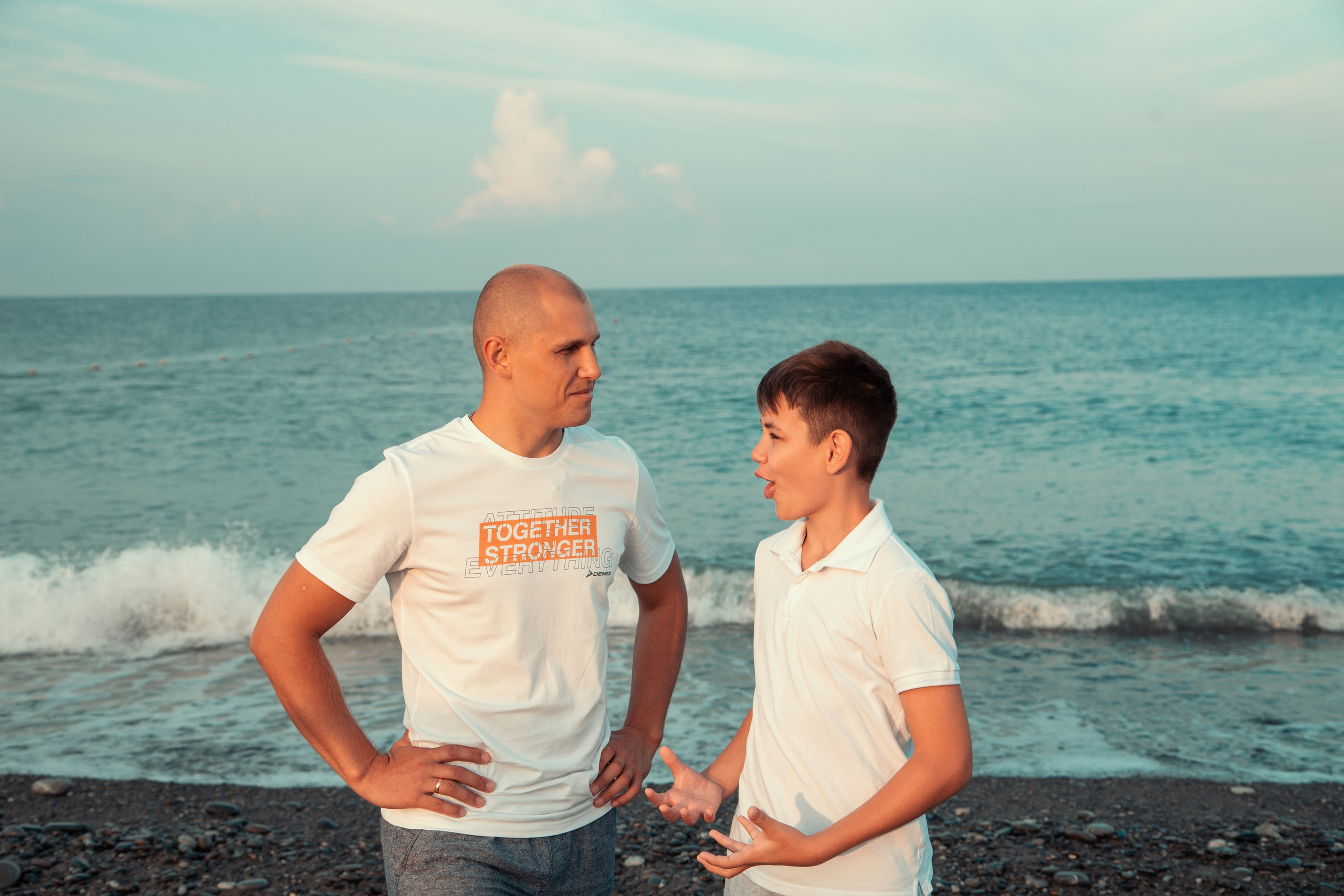 Завтрак у моря в Лоо на пляже «Горный Воздух». Семейный фотограф в Сочи, Лоо, Дагомысе, Вардане Кучумова Олеся