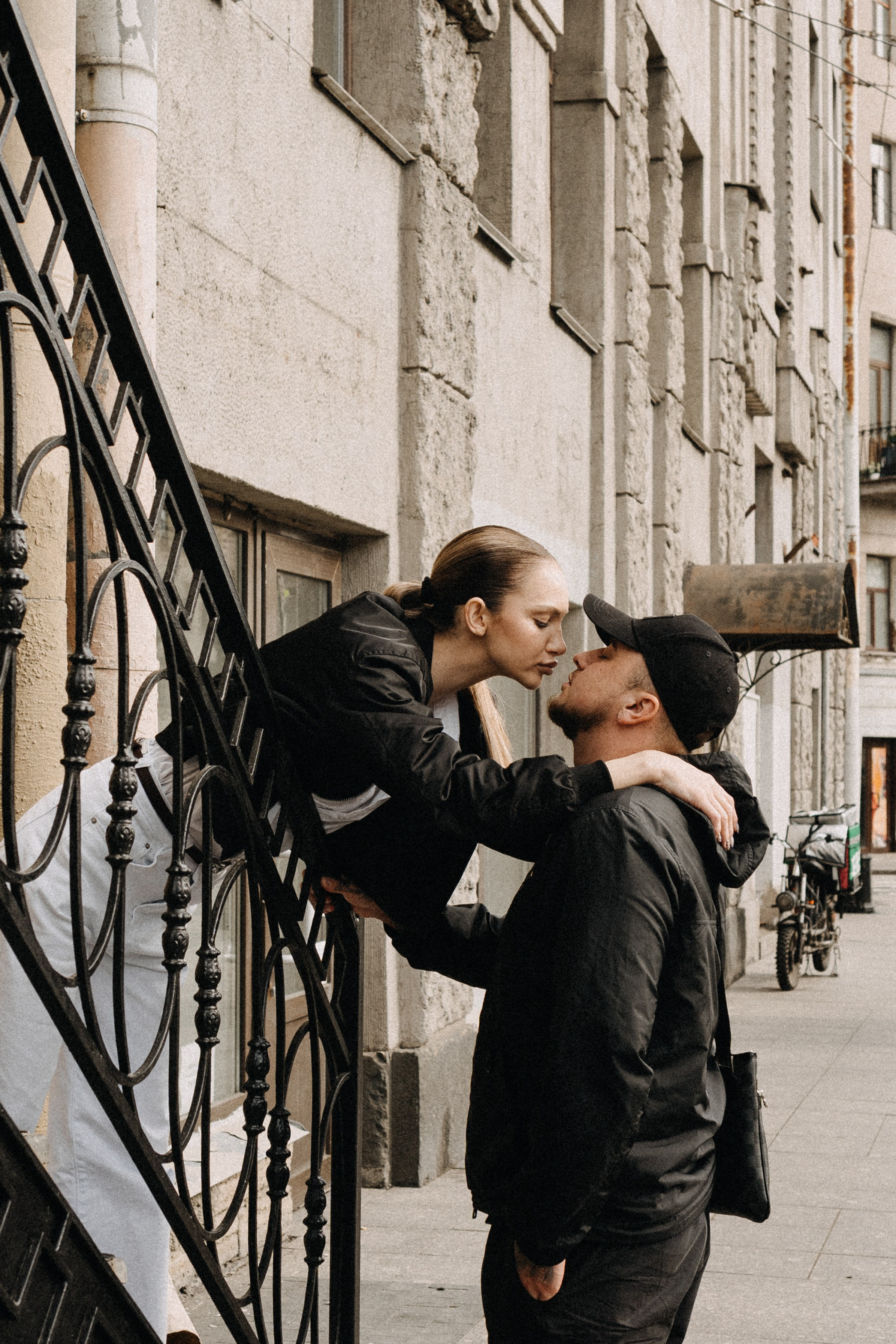 МЫ ГУЛЯЛИ ПРО КРЫШАМ ПИТЕРА. Профессиональный фотограф, Санкт-Петербург — Виктория Богомолова