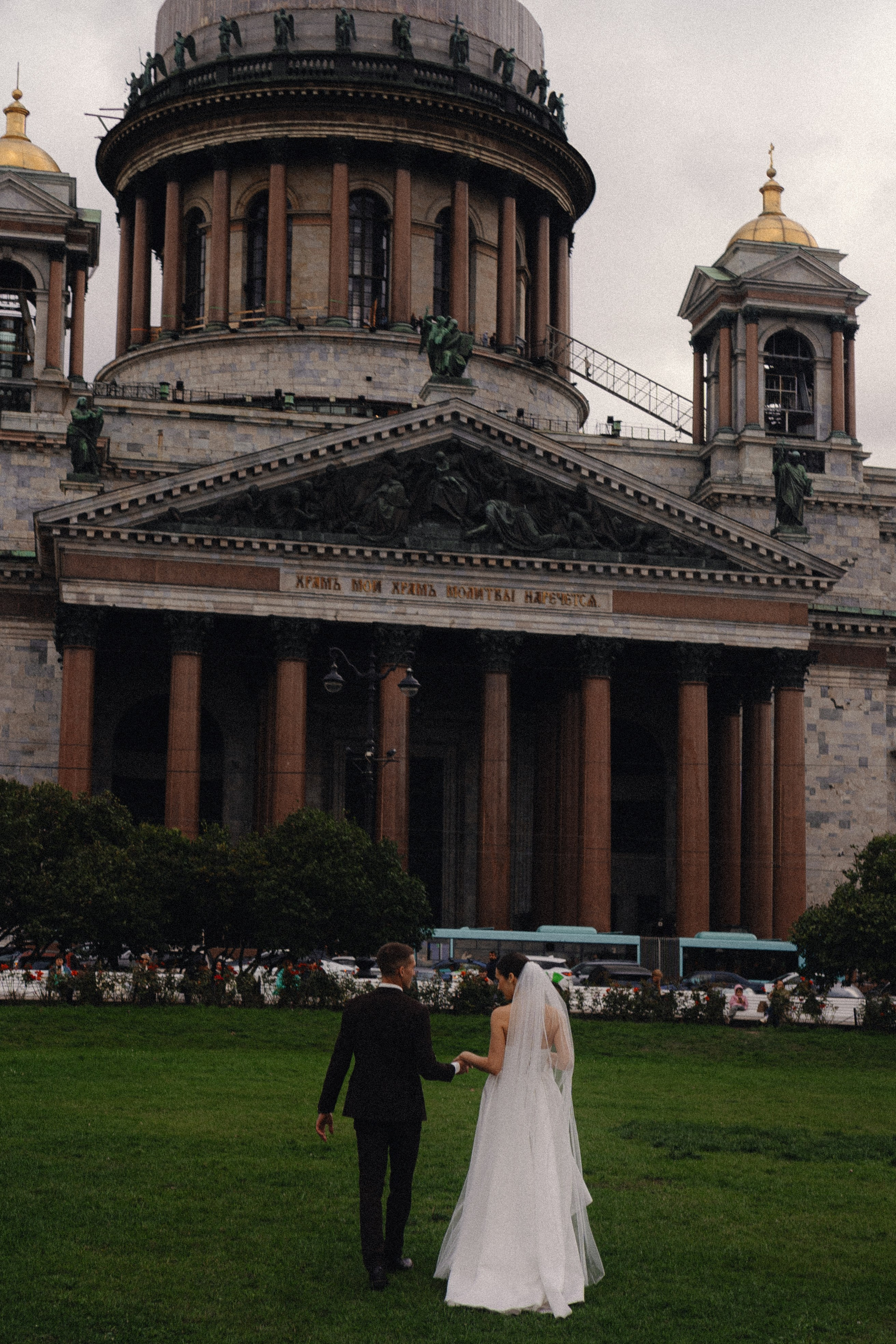 СВАДЕБНАЯ ПРОГУЛКА В САНТК-ПЕТЕРБУРГЕ (ИСАКИЕВСКИЙ СОБОР, ЗИМНЯЯ КАНАВКА, ЭРМИТАЖ И БОЛЬШАЯ МОРСКАЯ УЛИЦА). Профессиональный фотограф, Санкт-Петербург — Виктория Богомолова