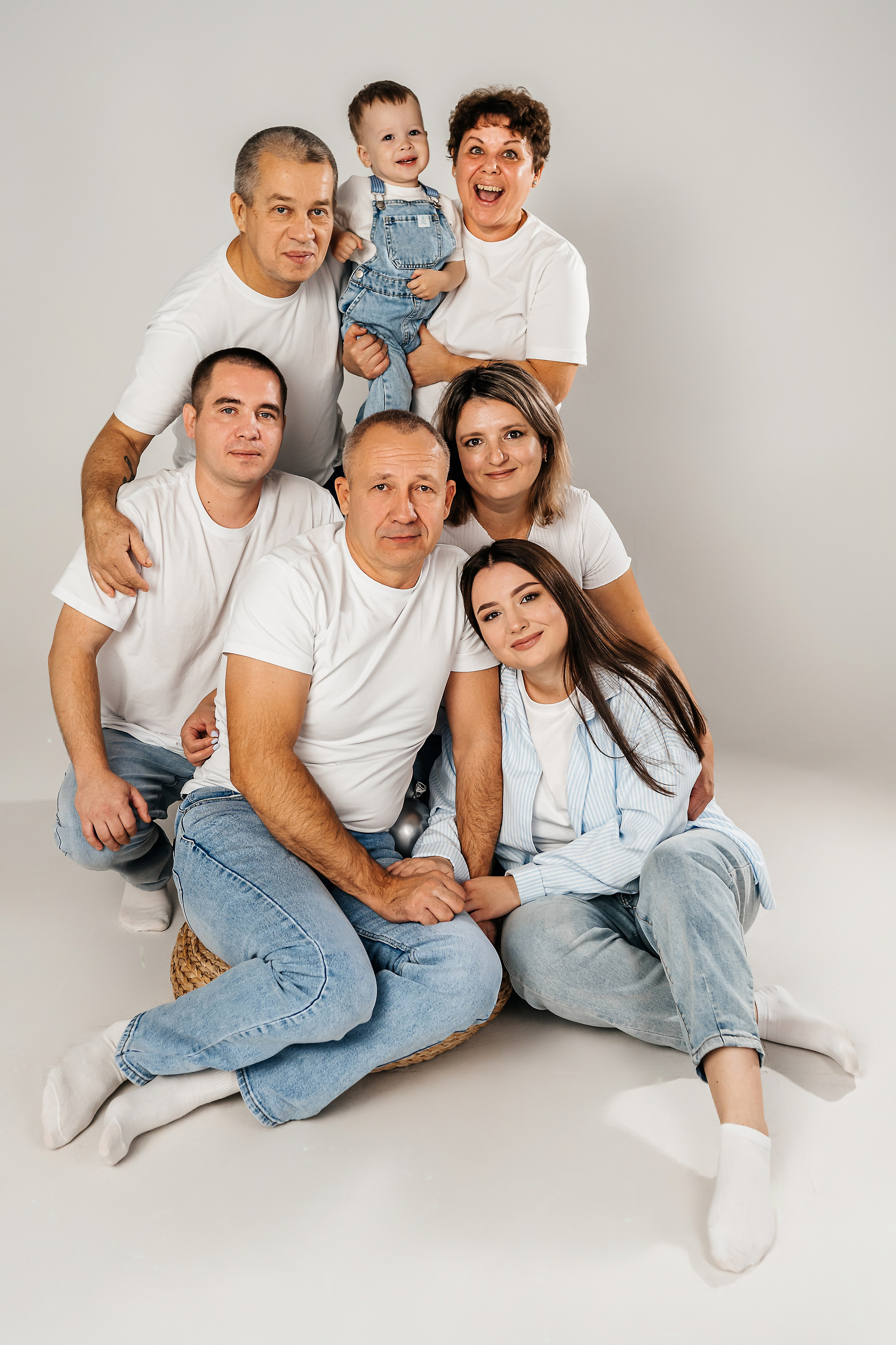 Семейная фотосессия в студии. Фотограф в Каменске-Шахтинском Ольга Сагал