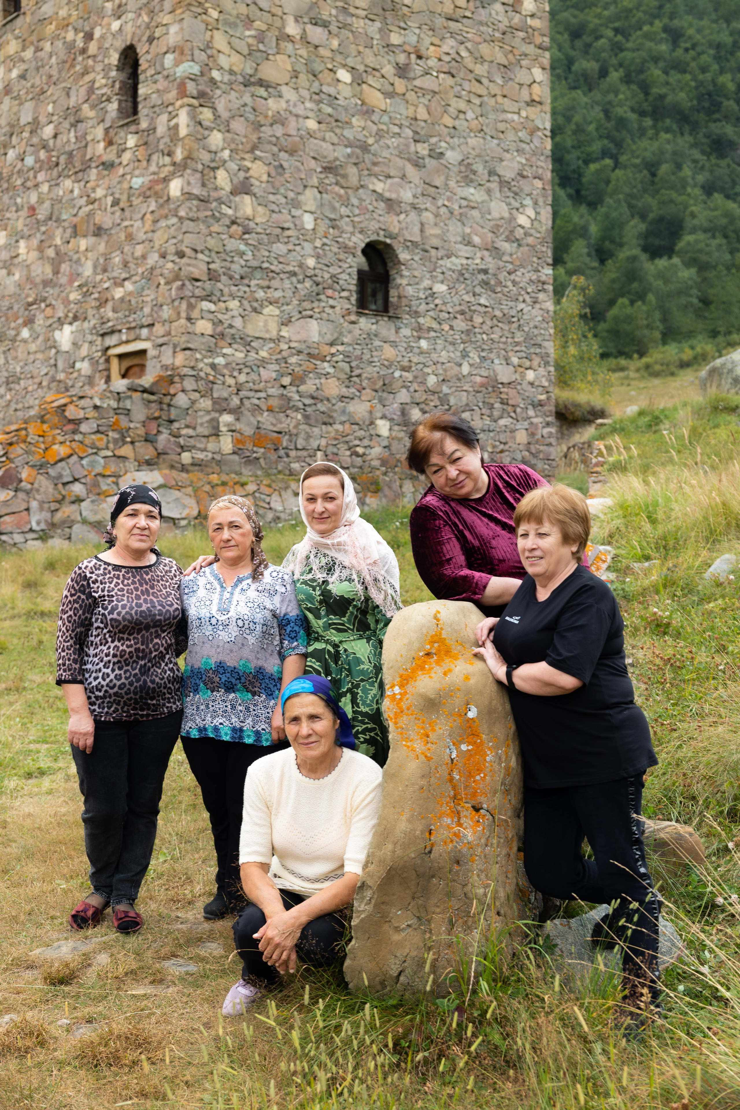 Женщины в Безенги, Черекский район, Кабардино-Балкарская Республика. Фотограф Красная Поляна — Сочи — Москва
