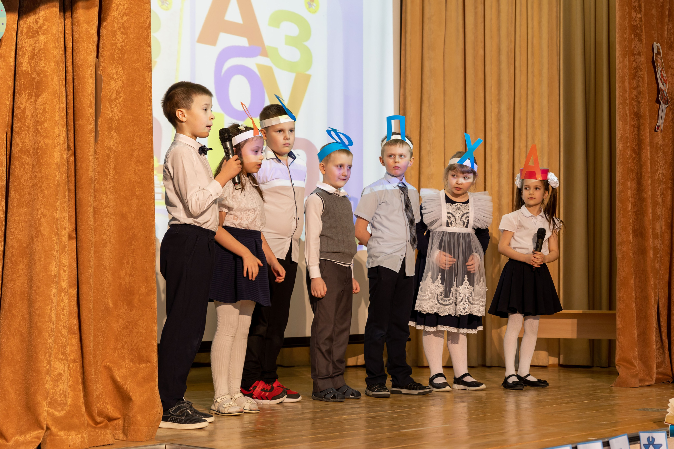 Праздник в школе. Школьный и детсадовский фотограф Москва. Детский фотограф
