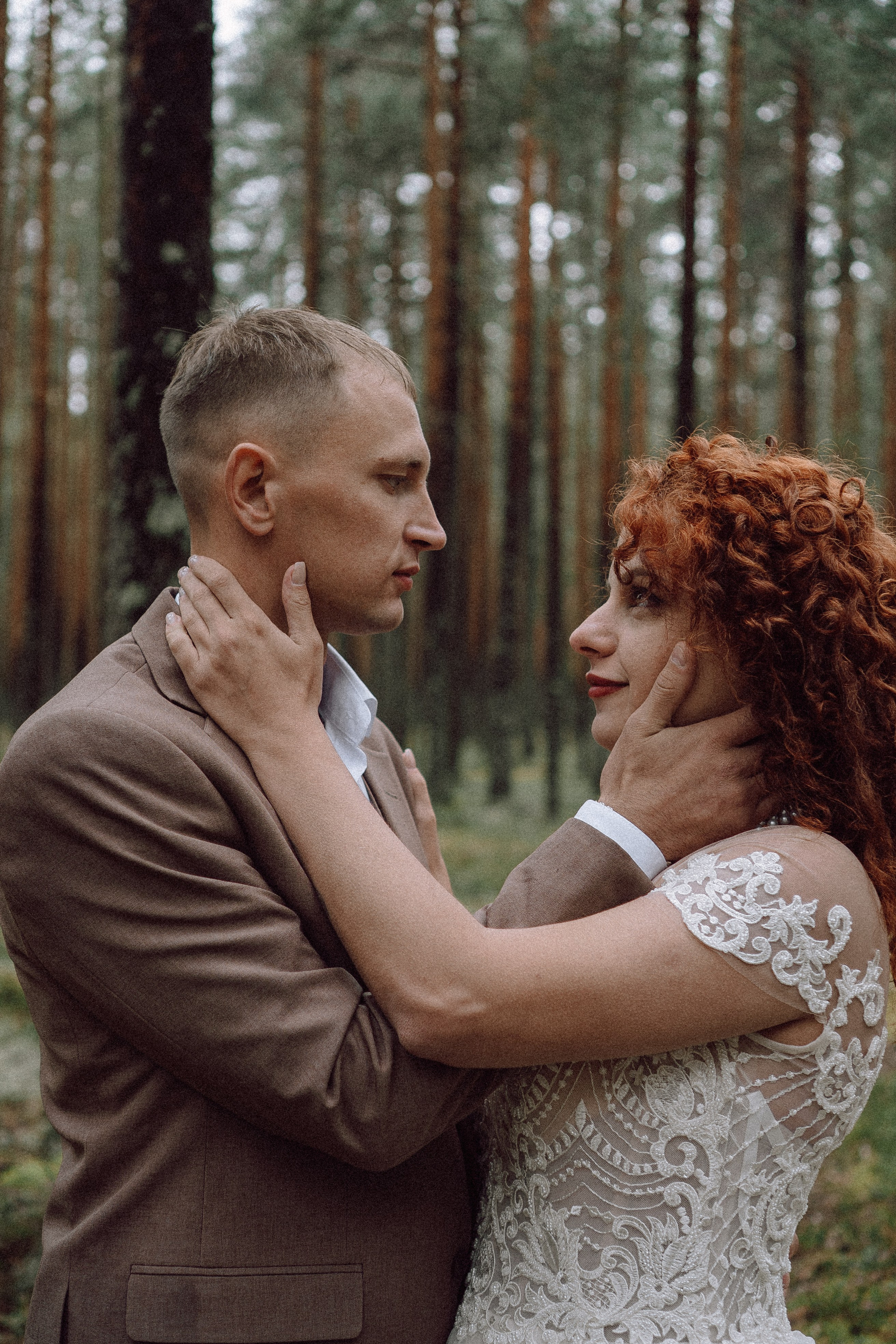 СВАДЕБНАЯ ФОТОСЕССИИЯ ПАРЫ В ГОРОДЕ ПРИОЗЕРСК В СОСНОВОМ ЛЕСУ И С ПИКАПОМ. Профессиональный фотограф, Санкт-Петербург — Виктория Богомолова