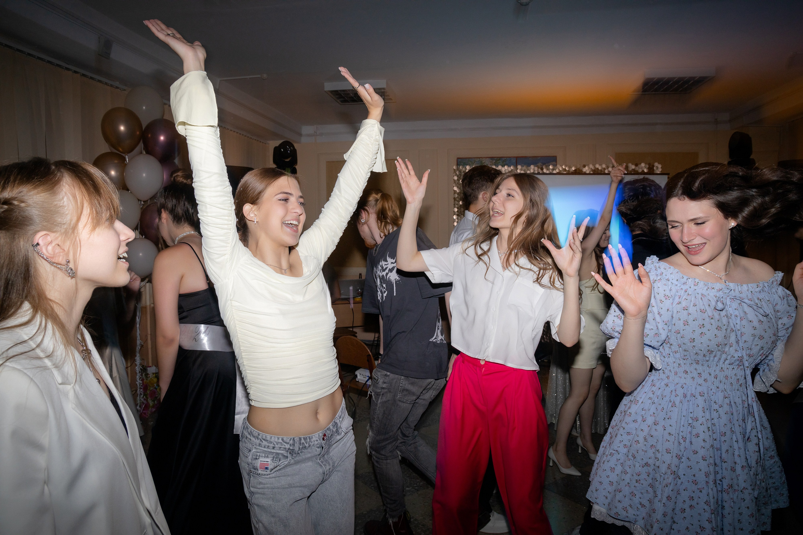 Школьный выпускной 2024 год в Соколе (Минск). Свадебный фотограф в Минске/Беларуси Сергей Спиридонов