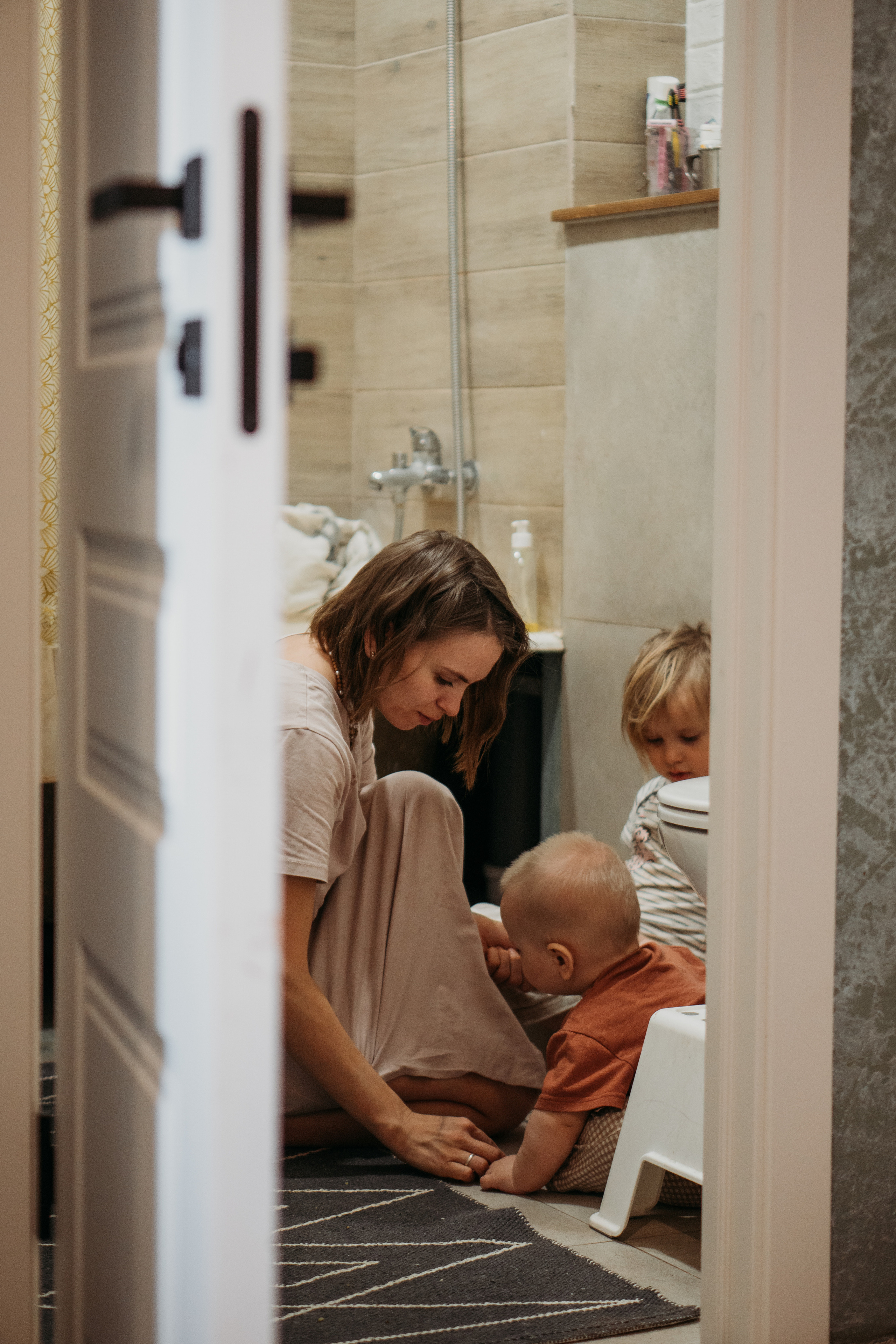 Один день мамы двух детей (Таня, Яша и Дарина). Семейный домашний фотограф в Барнауле Мария Лобастова