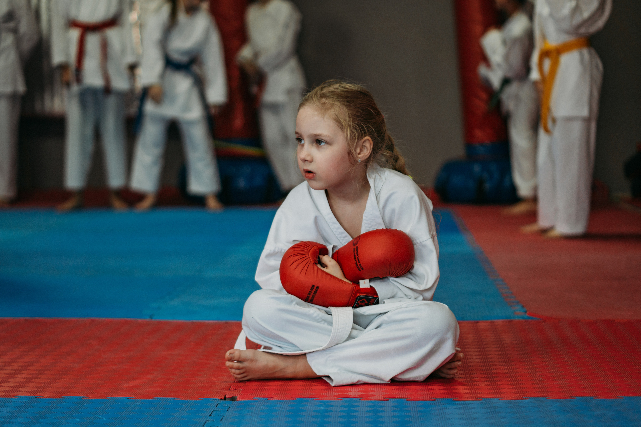 Тренировка каратистов. Семейный домашний фотограф в Барнауле Мария Лобастова