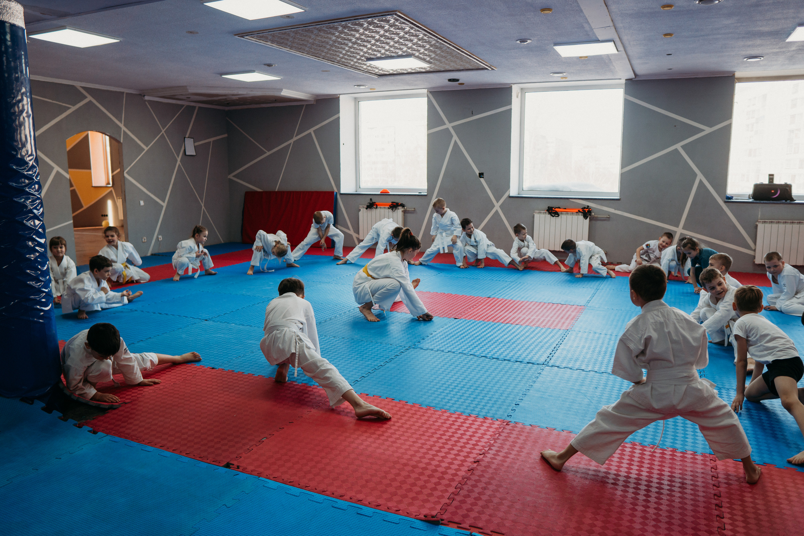 Тренировка каратистов. Семейный домашний фотограф в Барнауле Мария Лобастова