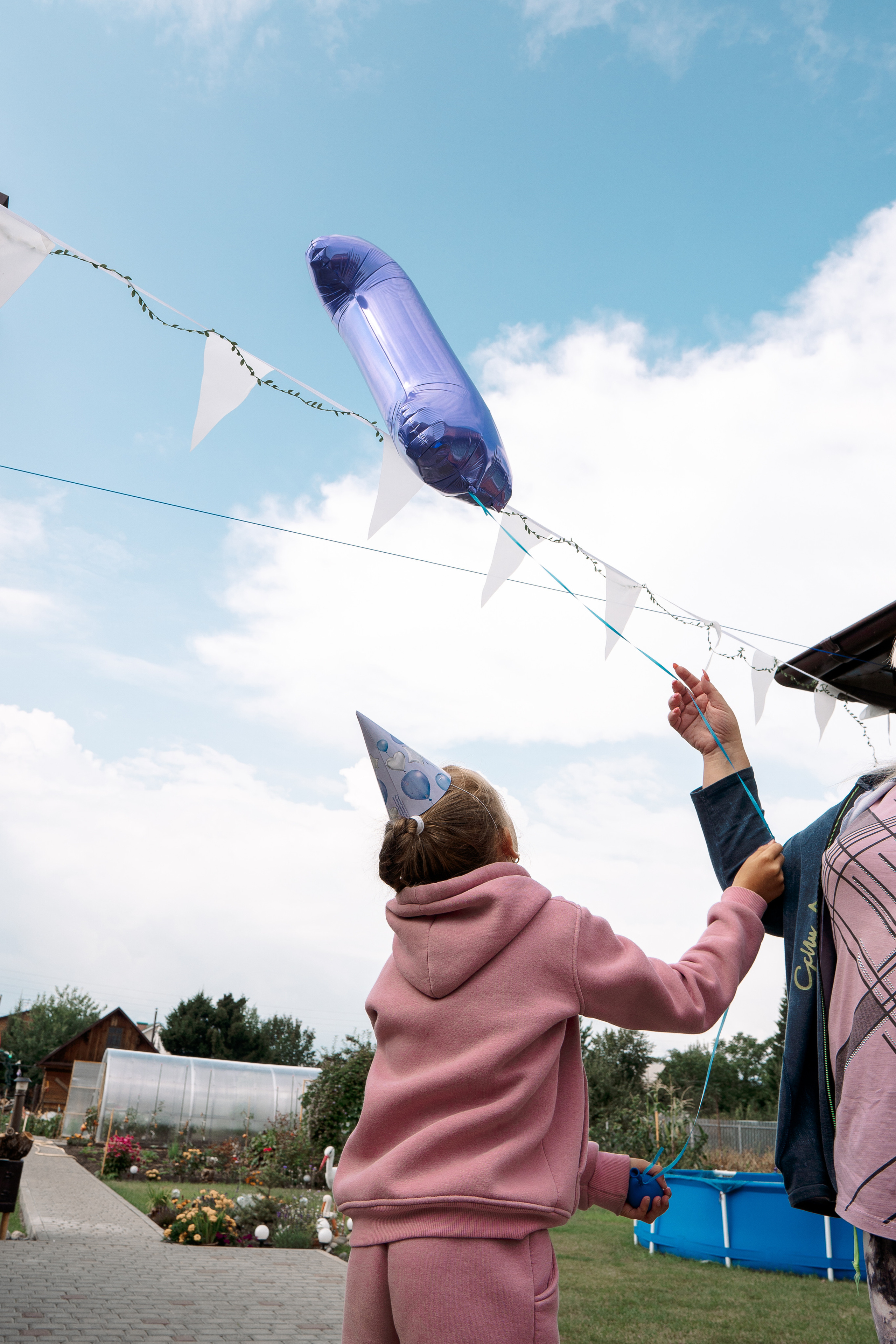 Годик Дане на даче. Семейный домашний фотограф в Барнауле Мария Лобастова