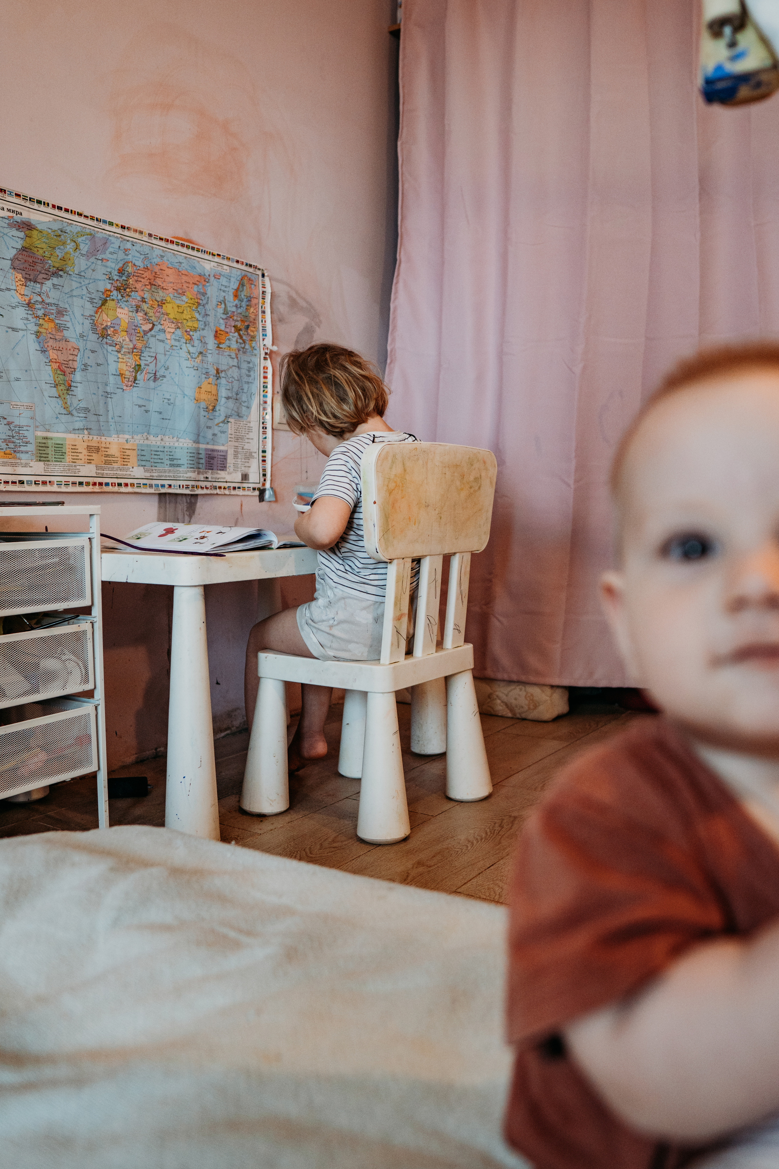 Один день мамы двух детей (Таня, Яша и Дарина). Семейный домашний фотограф в Барнауле Мария Лобастова