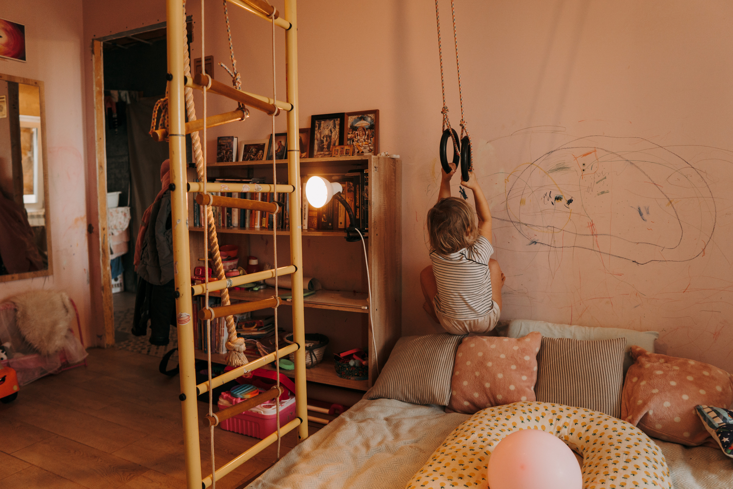 Один день мамы двух детей (Таня, Яша и Дарина). Семейный домашний фотограф в Барнауле Мария Лобастова