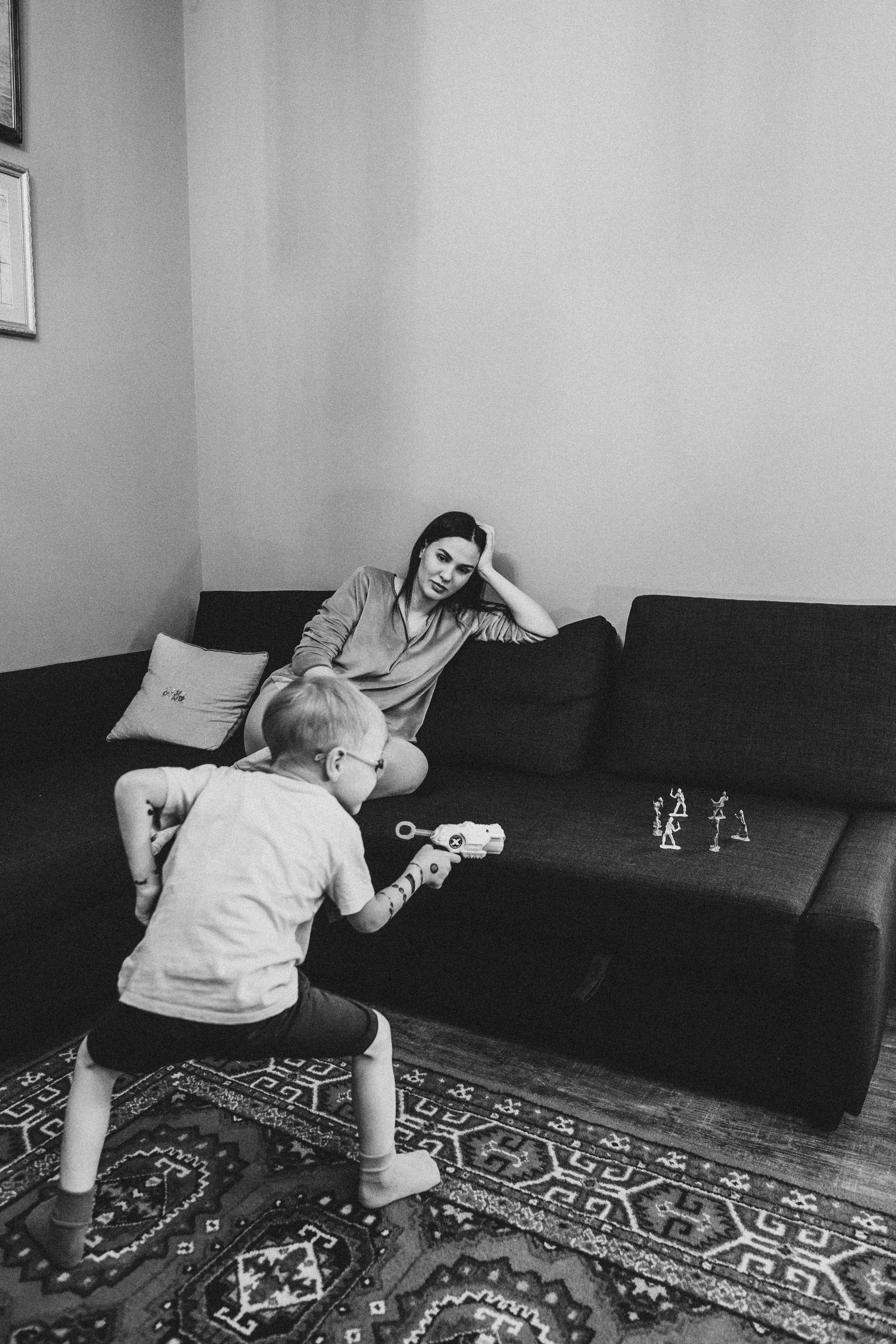 Съемка с активным ребенком (Платон и Саша). Семейный домашний фотограф в Барнауле Мария Лобастова